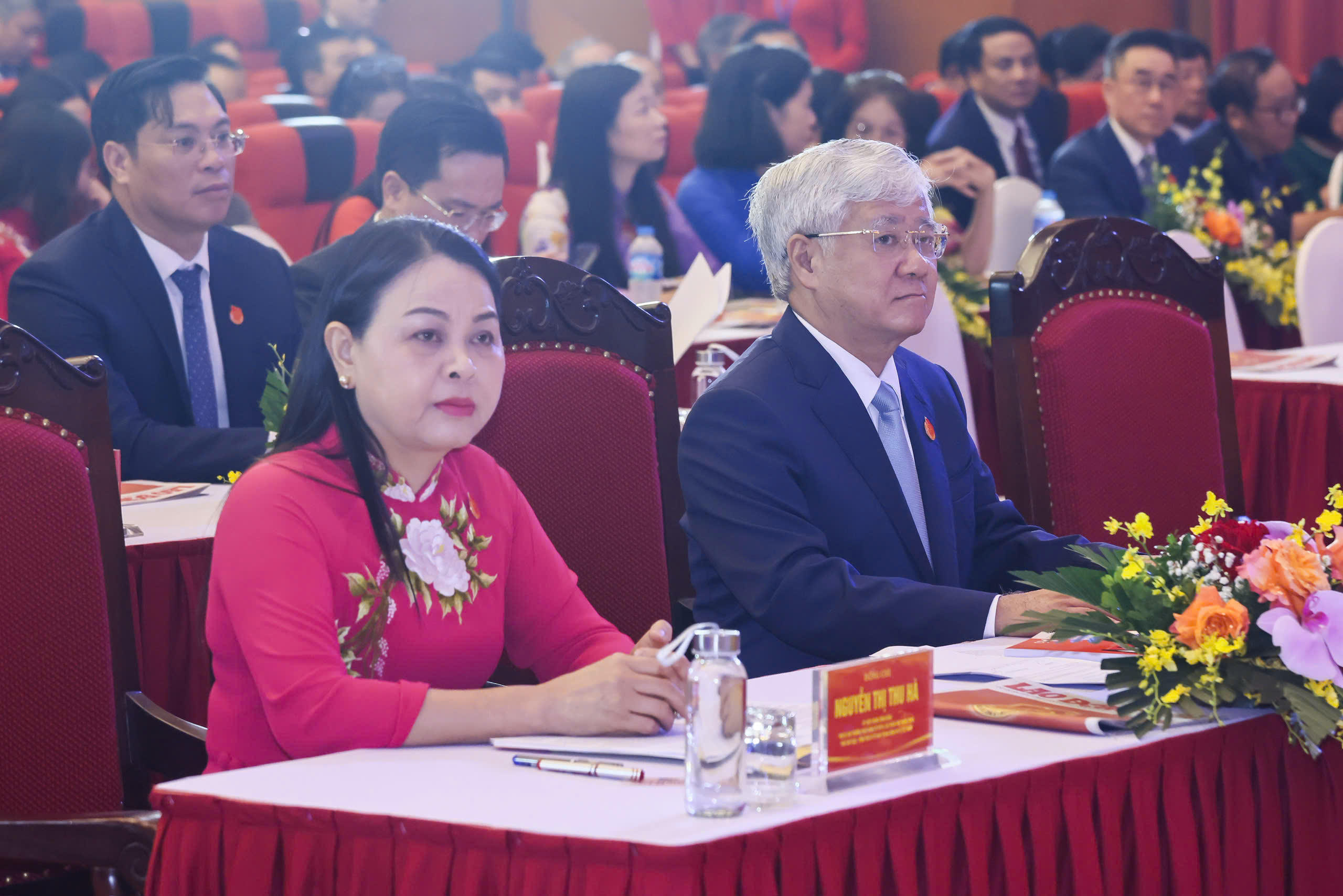 Chủ tịch Đỗ Văn Chiến, Phó Chủ tịch - Tổng Thư ký Nguyễn Thị Thu Hà và các đại biểu tham dự Đại hội. 