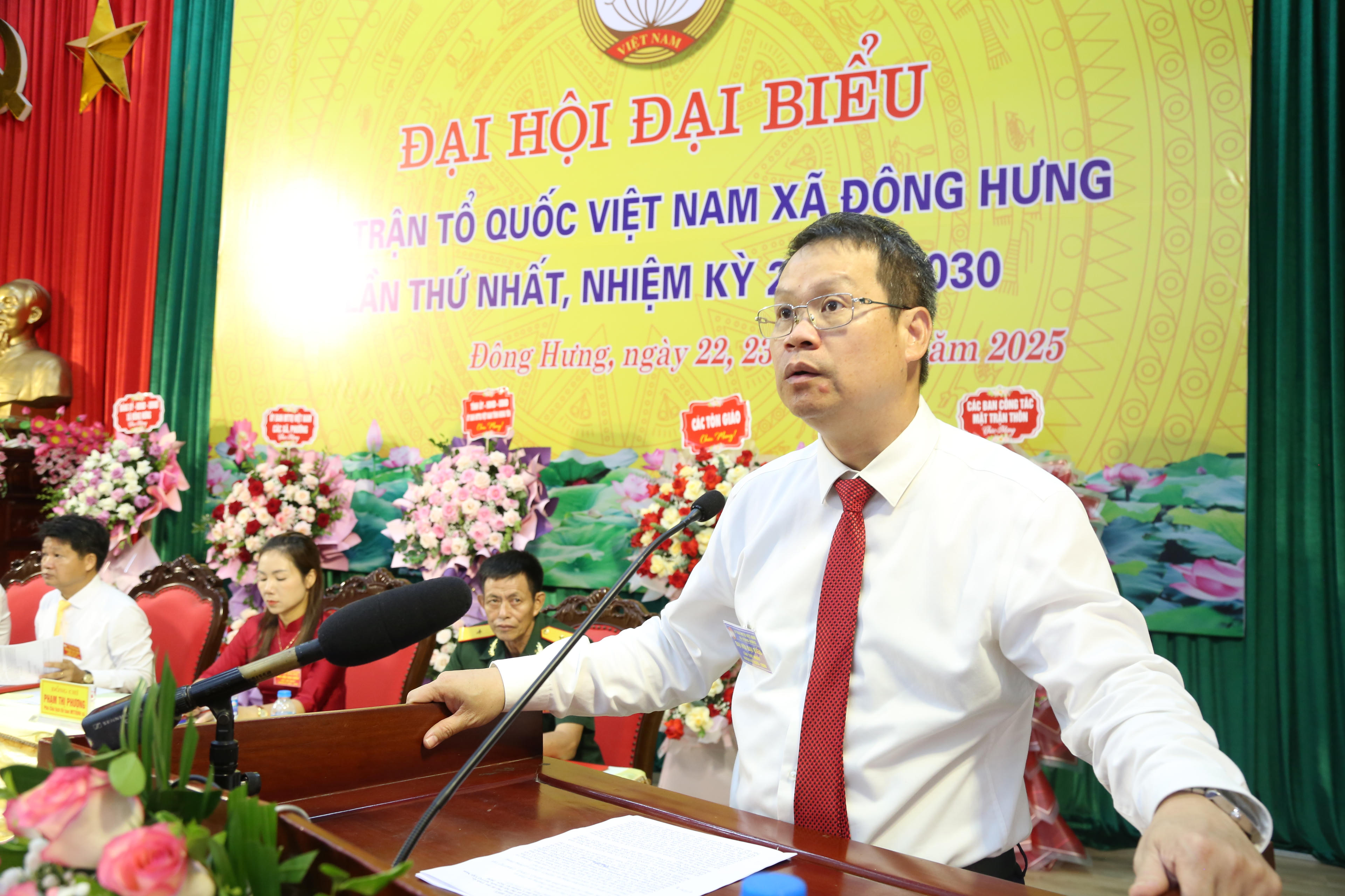 Ông Nguyễn Mạnh Hùng, Phó Bí thư Tỉnh ủy, Chủ tịch Ủy ban MTTQ tỉnh Hưng Yên phát biểu tại đại hội. Ảnh: Duy Hưng.