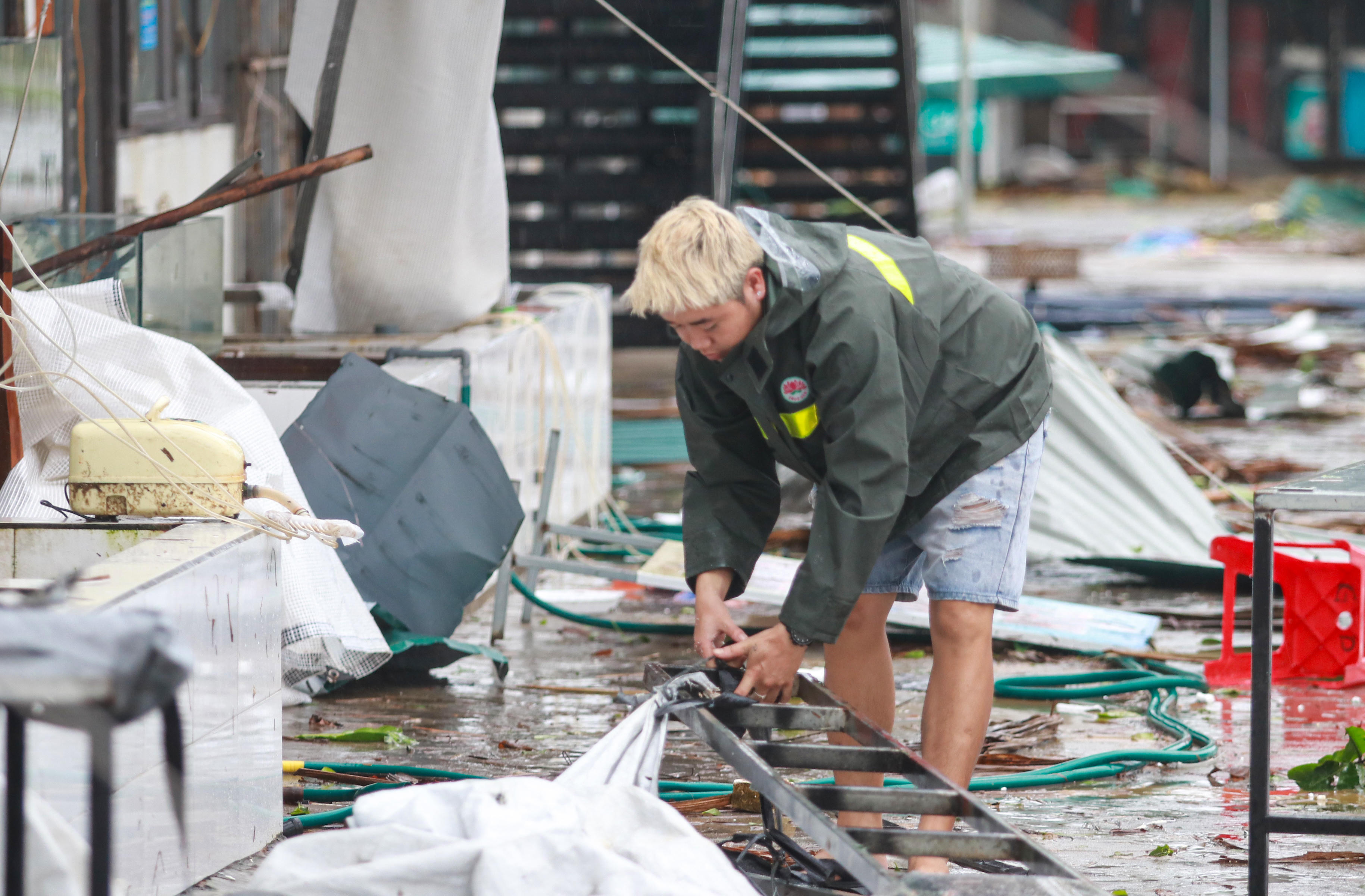 Bão số 10 càn quét Khu du lịch Thiên Cầm