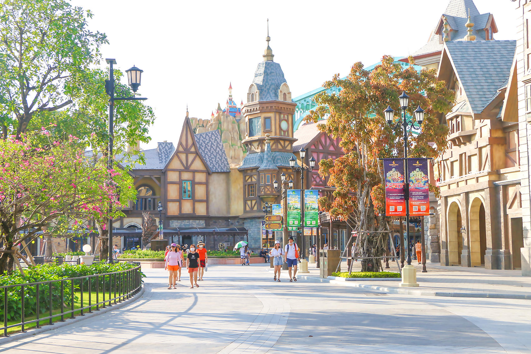 Đến Phú Quốc, du khách quốc tế như thấy mình đang ở nhà, nhưng du khách nội địa và khu vực lại như lạc vào đại lộ châu Âu, với vẻ đẹp vừa cổ kính, vừa hiện đại. Ảnh Nguyễn Minh.