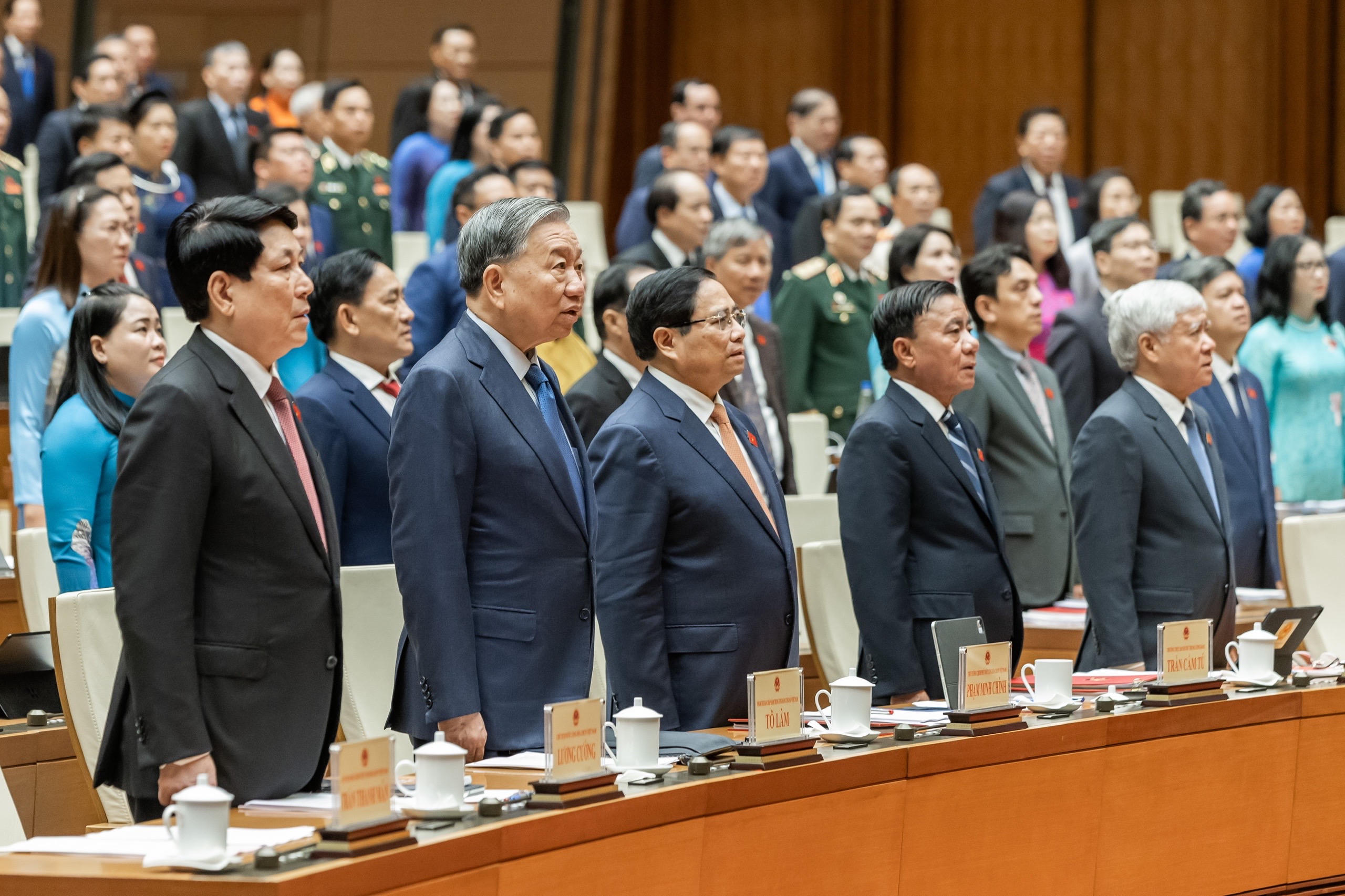 Quốc hội thực hiện nghi thức Lễ chào cờ. Ảnh: Quang Vinh.