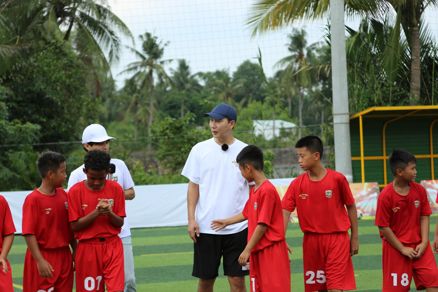 Theo HLV&nbsp;Kim Sang Sik, kỹ năng cơ bản là nền tảng quan trọng nhất cho bóng đá trẻ.