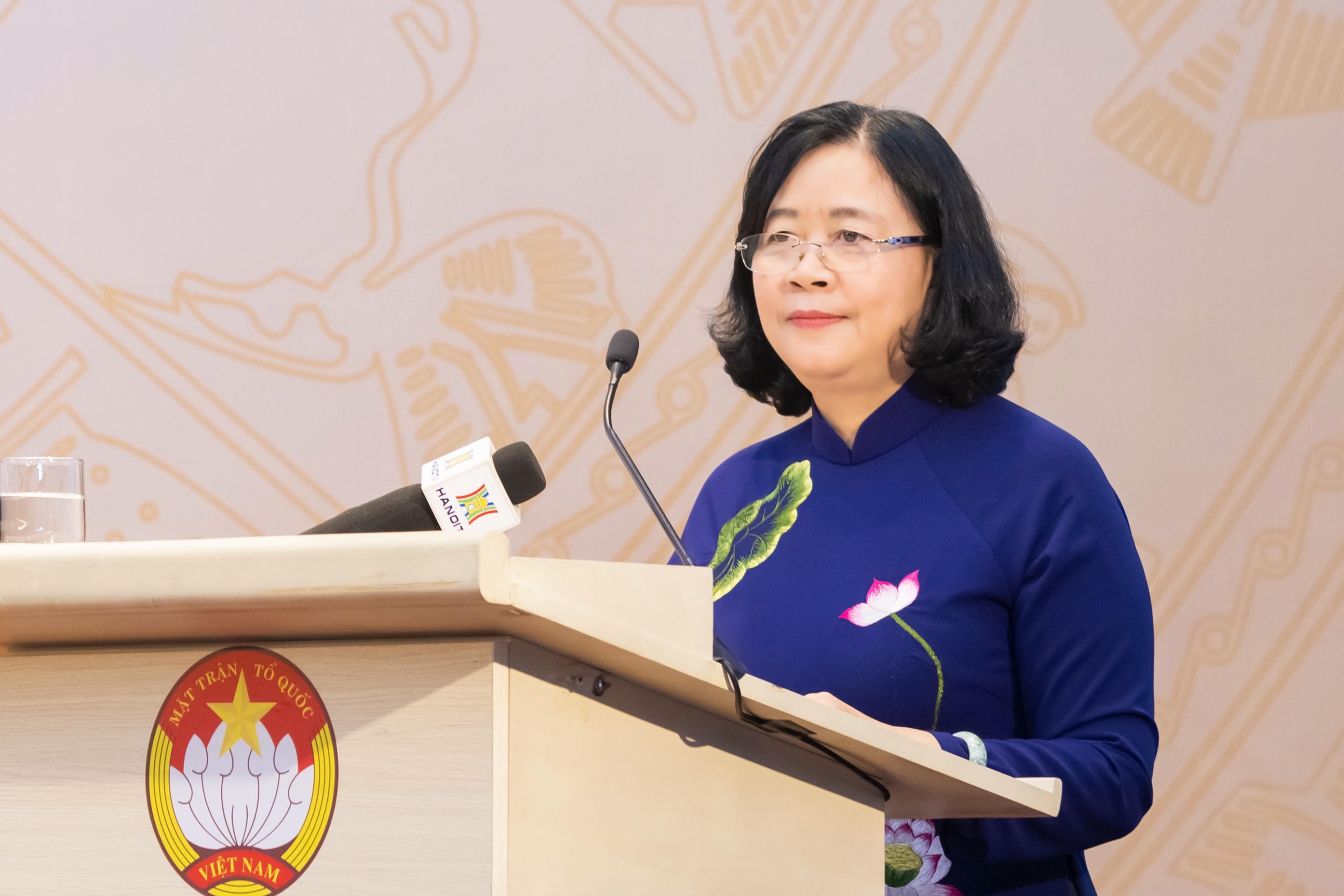 Chủ tịch UBTƯ MTTQ Việt Nam Bùi Thị Minh Hoài phát biểu nhận nhiệm vụ. Ảnh: Quang Vinh.