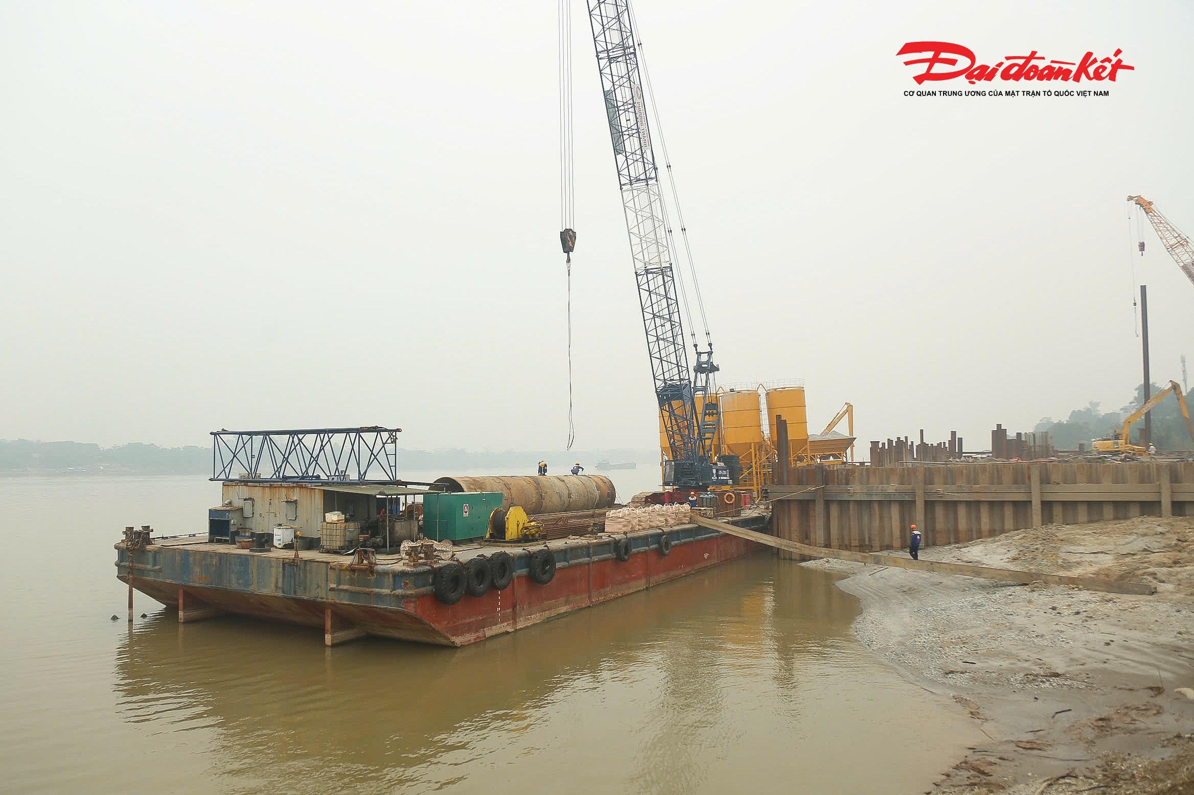 Hiện các nhà thầu thi công đang tập trung vào đường găng 2 trụ tháp của cầu chính (sản lượng cọc khoan nhồi đạt 85%) . và thi công phạm vi hầm chui có mặt bằng (sản lượng cọc khoan nhồi đạt 20%).

. 