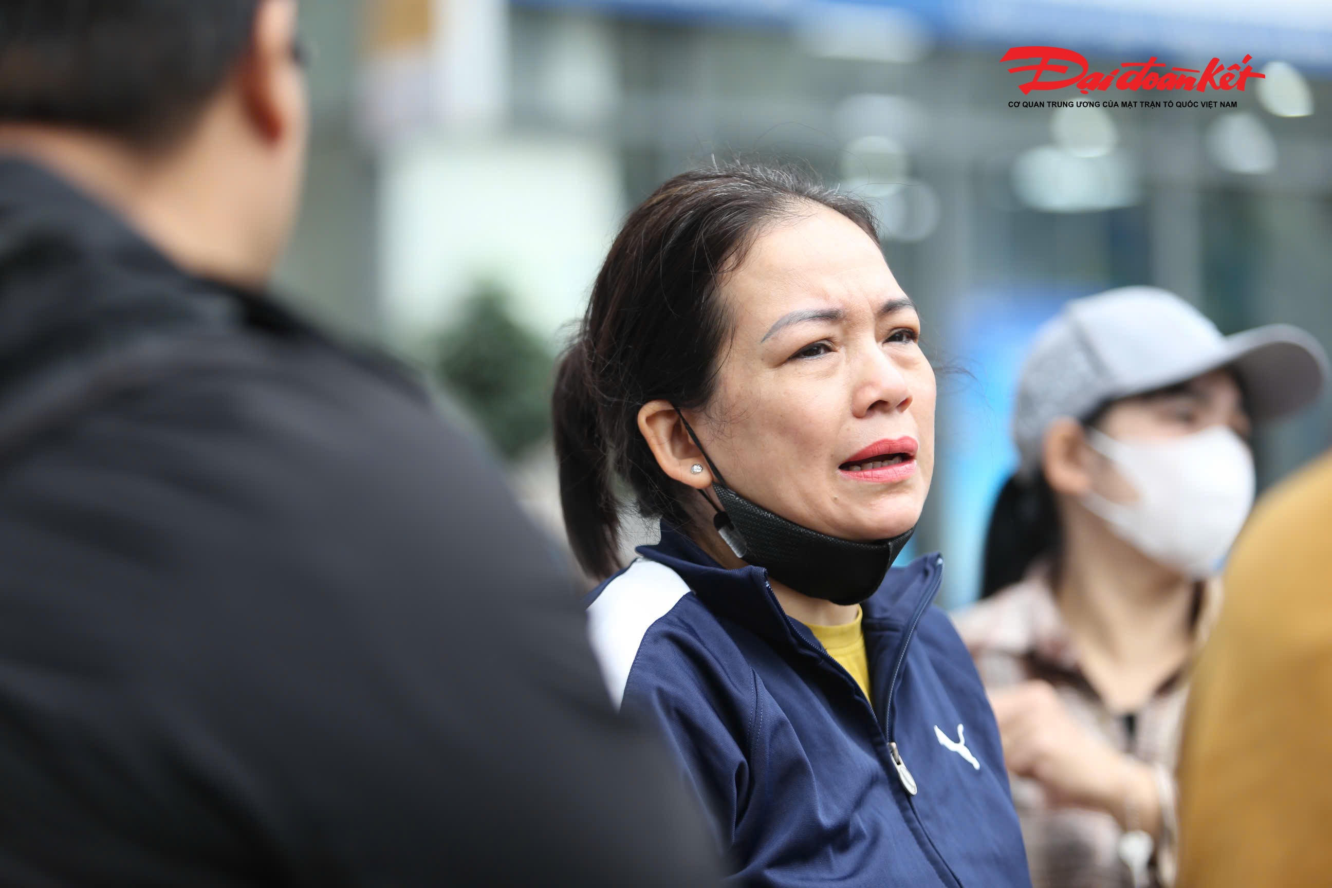 Một tiểu thương có ki-ốt tại chợ Xanh chia sẻ: “Tôi gắn bó với chợ này nhiều năm, vốn liếng đều dồn vào gian hàng. Cháy xảy ra lúc rạng sáng, không ai kịp trở tay. Nhìn gian hàng thành tro mà không biết sắp tới làm gì để mưu sinh”