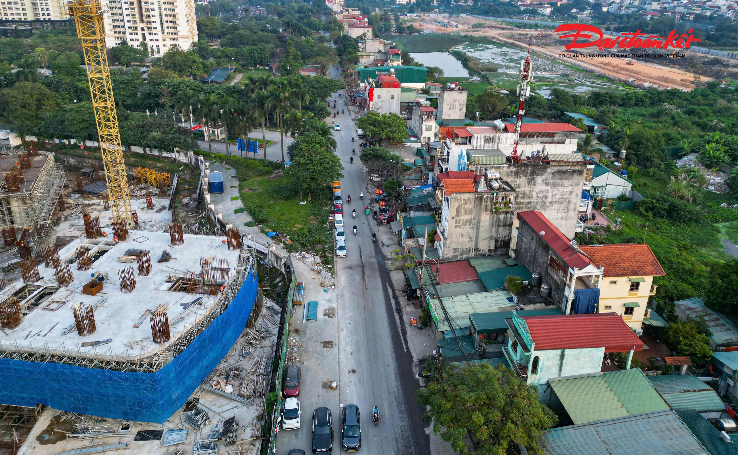 Ngoài tuyến chính, dự án còn đầu tư tuyến nhánh cải tạo trên cơ sở đường Nguyễn Hoàng Tôn hiện có, kết nối với đường song hành Vành đai 3, nhằm tăng cường khả năng tổ chức giao thông và khai thác hiệu quả quỹ đất hai bên tuyến.
