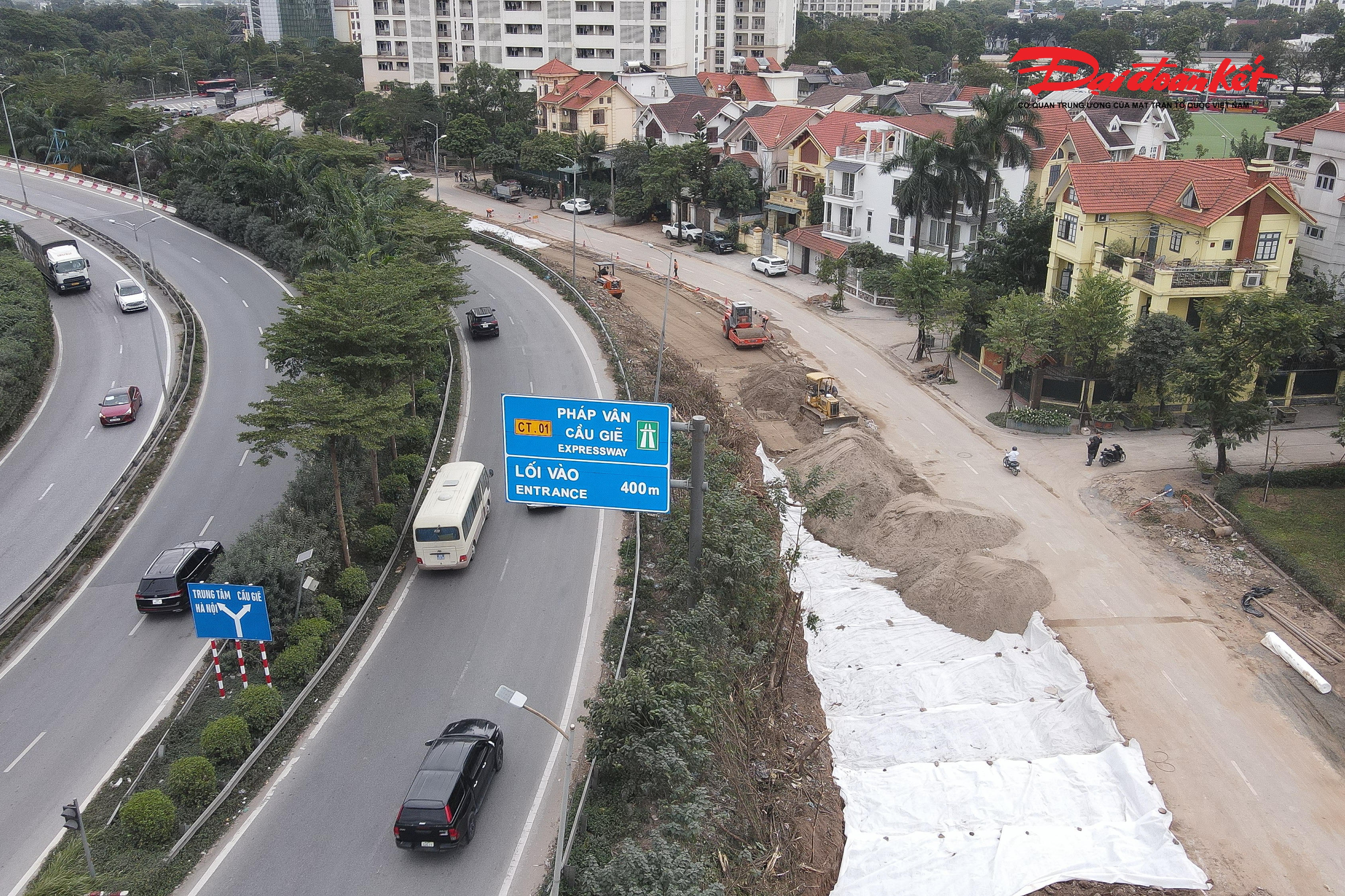 Theo ông Hoàng Văn Hùng, bên cạnh mở đường kết nối, đơn vị cũng sẽ mở rộng ngõ 15 Ngọc Hồi từ 11m lên 15m. Bên cạnh đó, đơn vị cũng đang triển khai xén vỉa hè, mở rộng nút giao như Nguyễn Chí Thanh – Huỳnh Thúc Kháng; Lê Văn Lương – Hoàng Đạo Thuý. Đơn vị sẽ hoàn thành các dự án trước ngày 31/12.