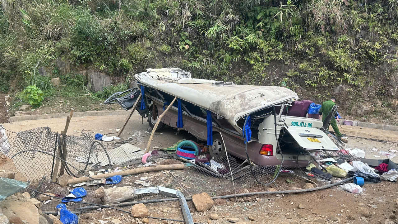 Hậu quả khiến 9 người tử vong và 9 người khác bị thương phải đưa đi cấp cứu. Ảnh: Trường Giang.