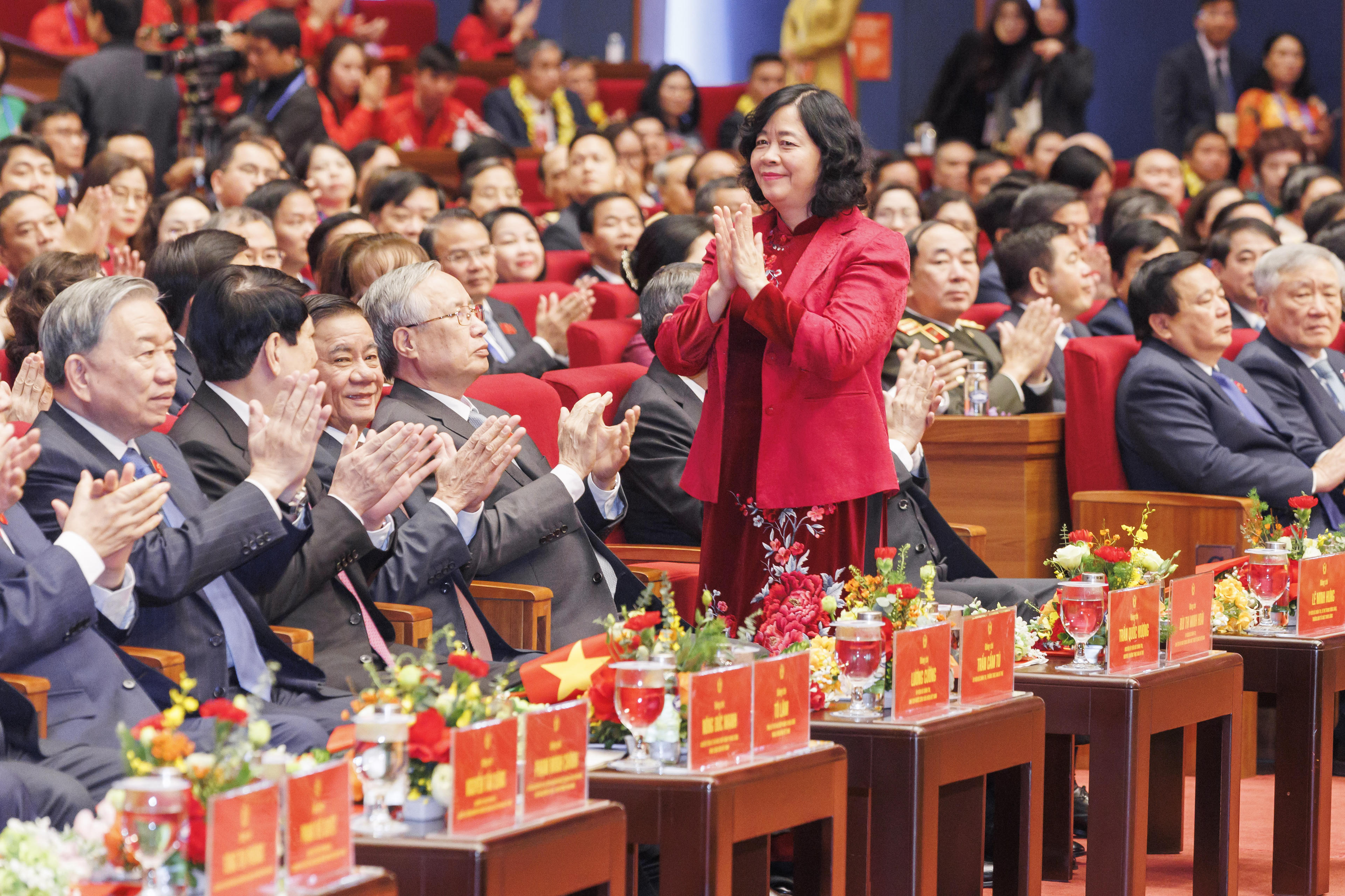 Ủy viên Bộ Chính trị, Bí thư Trung ương Đảng, Bí thư Đảng ủy MTTQ, các đoàn thể Trung ương, Chủ&nbsp;tịch UBTW MTTQ Việt Nam, Phó Chủ tịch Hội đồng Thi đua - Khen thưởng Trung ương Bùi Thị Minh Hoài dự Đại hội. Ảnh: Quang Vinh