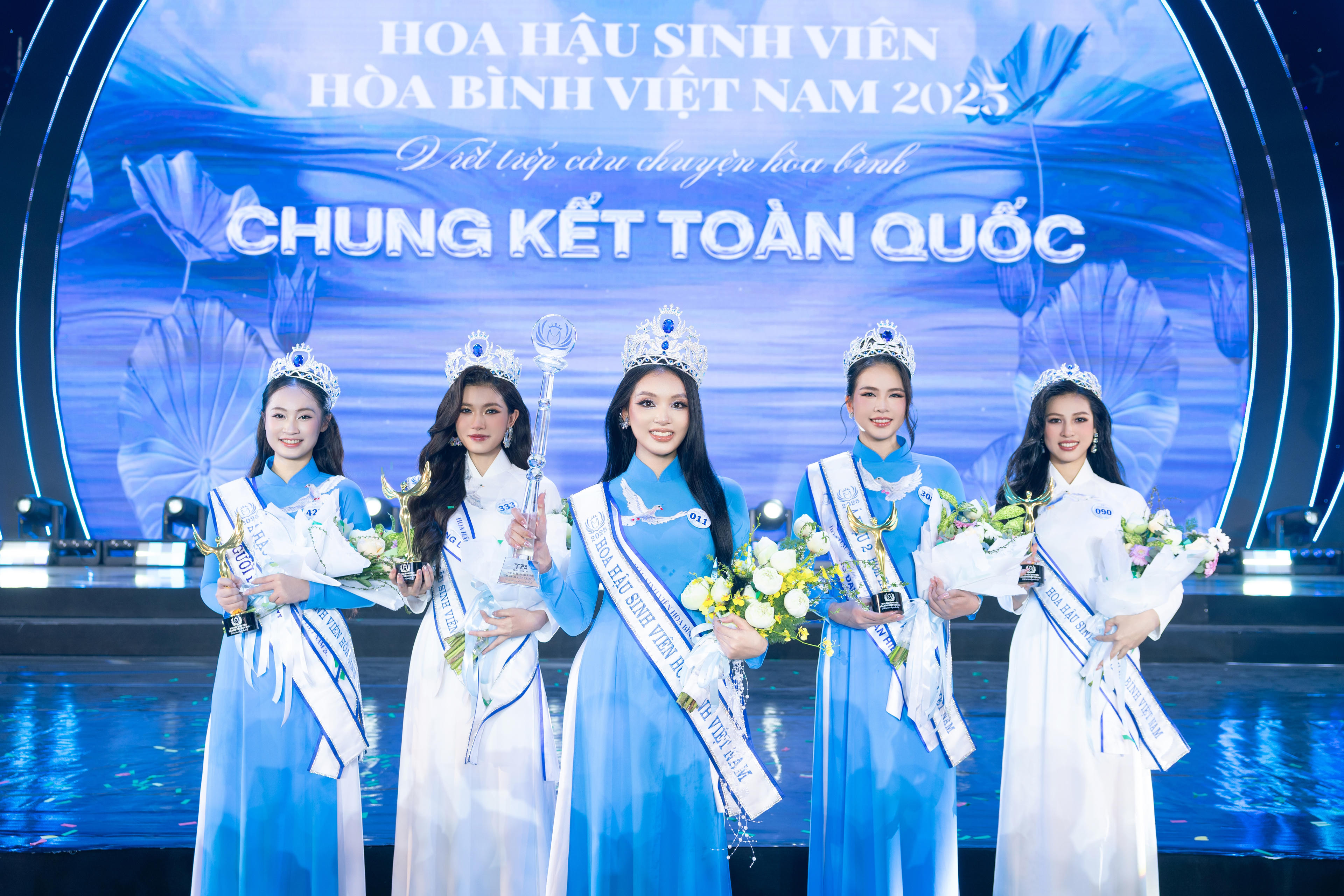 Hoa hậu Nguyễn Phương Thanh và các Á hậu:&nbsp;Nguyễn Ngọc Anh, Nguyễn Kim Châu, Mai Ngọc Anh Thư và Trần Thu Huyền.