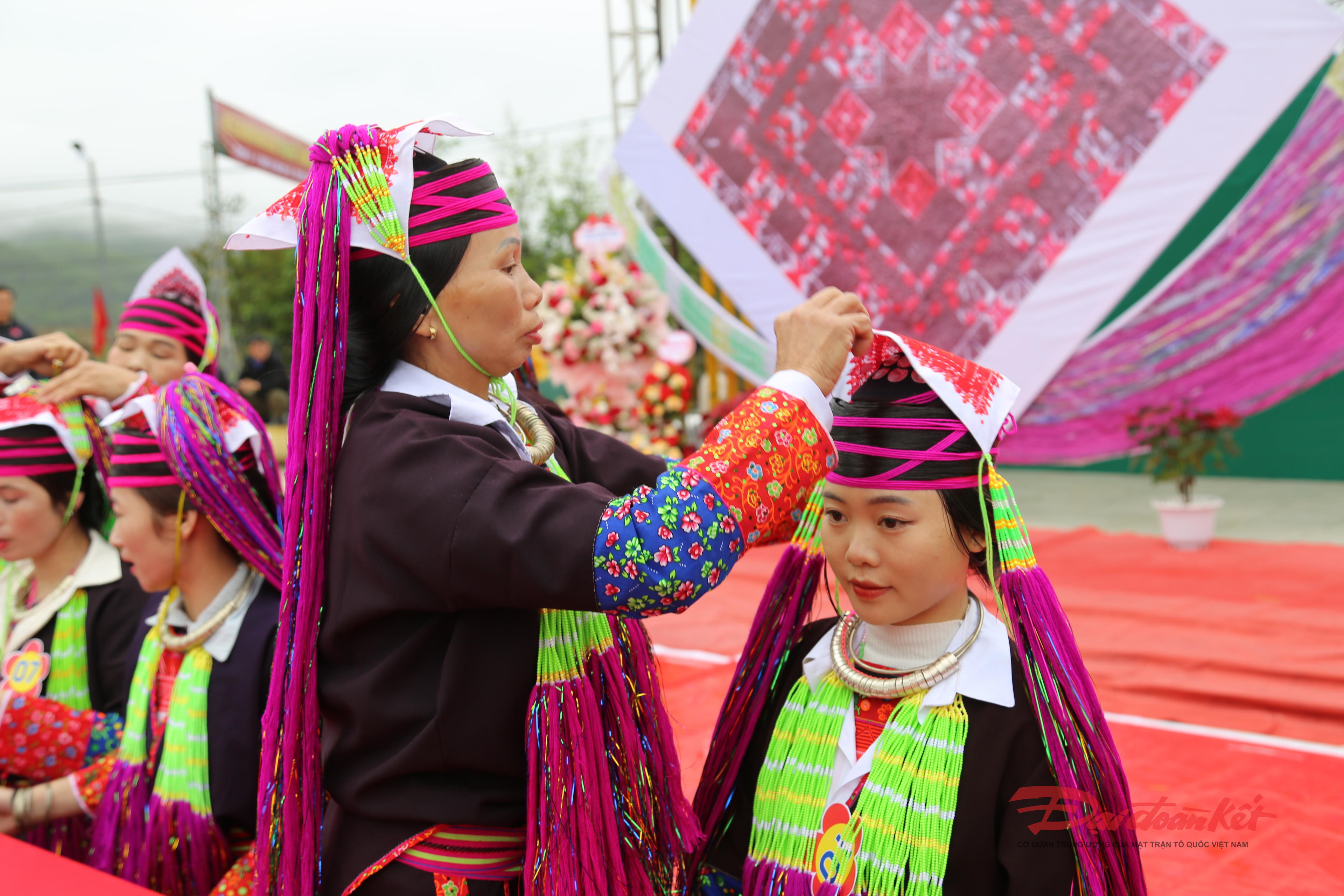 Phụ nữ Dao Thanh Y ở xã Quảng Đức trong lễ hội Sóng Mun. Ảnh: Nguyễn Quý.