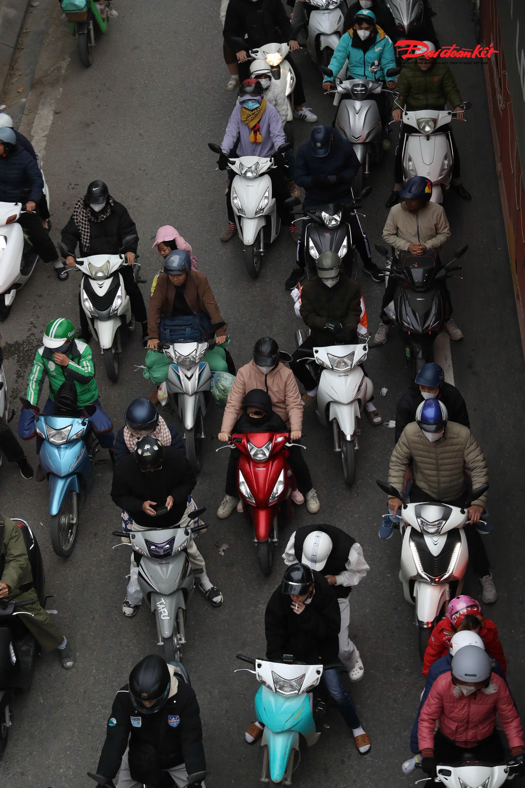 Anh Nguyễn Văn Sơn, quê Thanh Hóa cho biết: “Nếu để đến ngày 4/1 mới quay lại Hà Nội thì đường thường sẽ rất đông. Vì vậy, tôi chọn đi sớm tuy hơi mệt nhưng không phải chen chúc, nhất là khi mang theo nhiều đồ đạc".