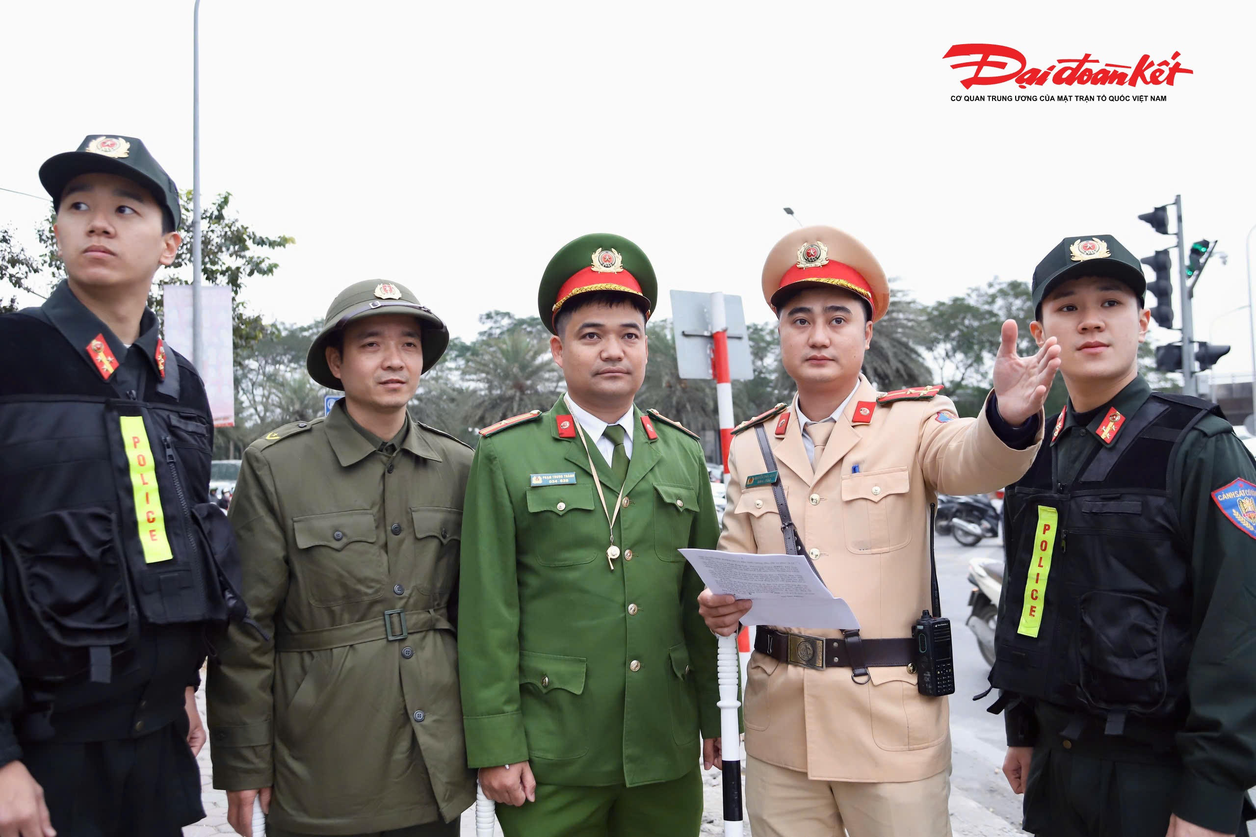 Lực lượng CSGT, CSCĐ và Công an cơ sở triển khai phương án tại Lê Quang Đạo - Đại lộ Thăng Long.