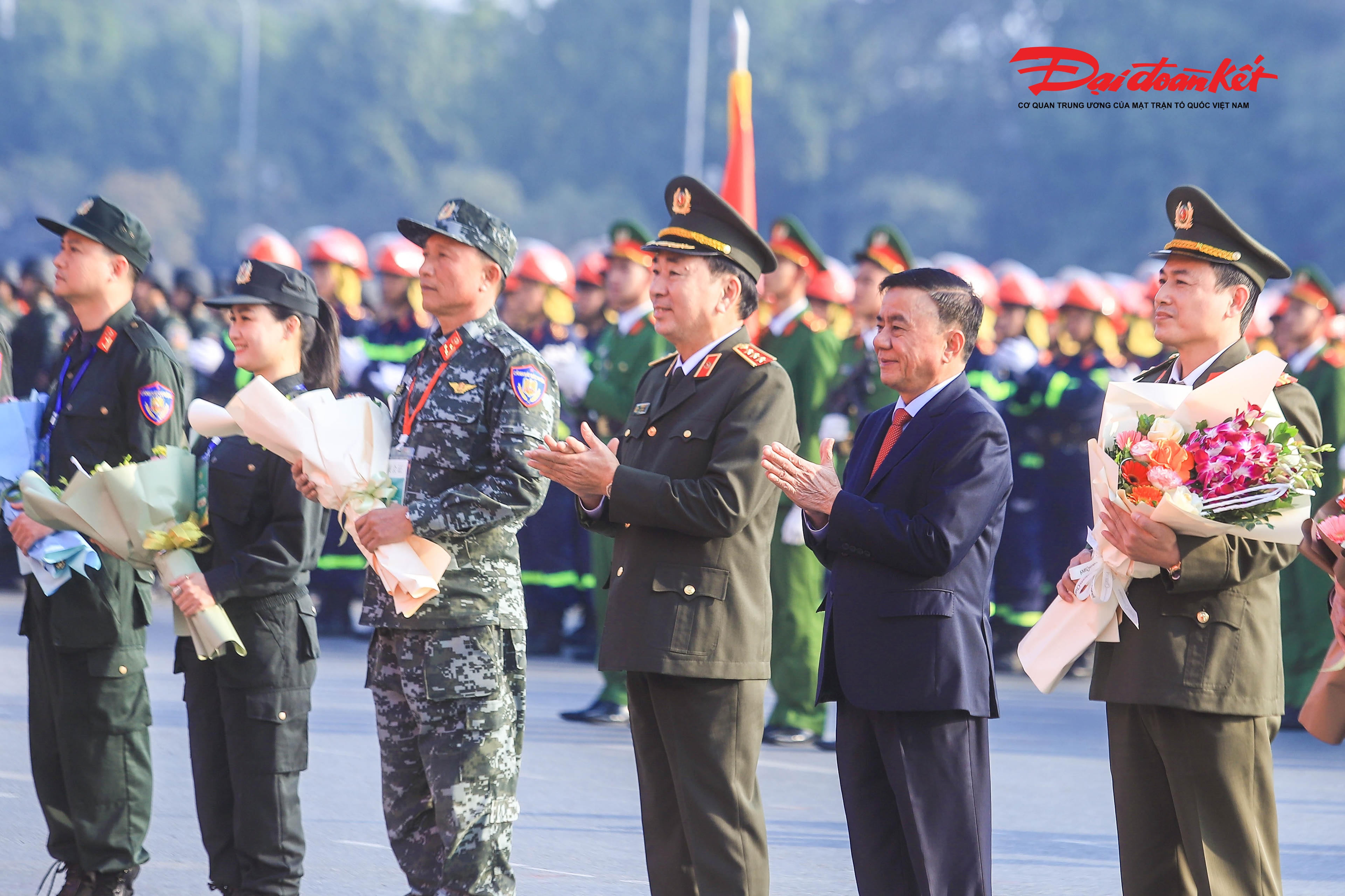 Phát biểu chỉ đạo tại lễ ra quân, Thường trực Ban Bí thư Trần Cẩm Tú ghi nhận và đánh giá cao vai trò nòng cốt của lực lượng công an, đã phối hợp chặt chẽ với lực lượng quân đội và các bộ, ngành liên quan chủ động nắm chắc tình phòng ngừa, đấu tranh, ngăn chặn từ sớm, từ xa mọi âm mưu chống phá của các thế lực thù địch.
