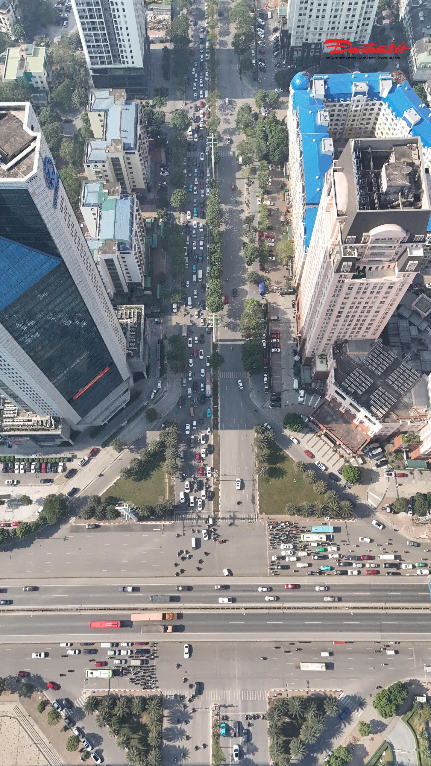 Theo phương án thiết kế, hầm chui trực thông theo hướng Mễ Trì – Dương Đình Nghệ sẽ có quy mô 6 làn xe, tổng chiều dài hầm 655m trong đó chiều dài hầm kín 120m, hầm hở 200m và 335m tường chắn, gờ chắn bánh.