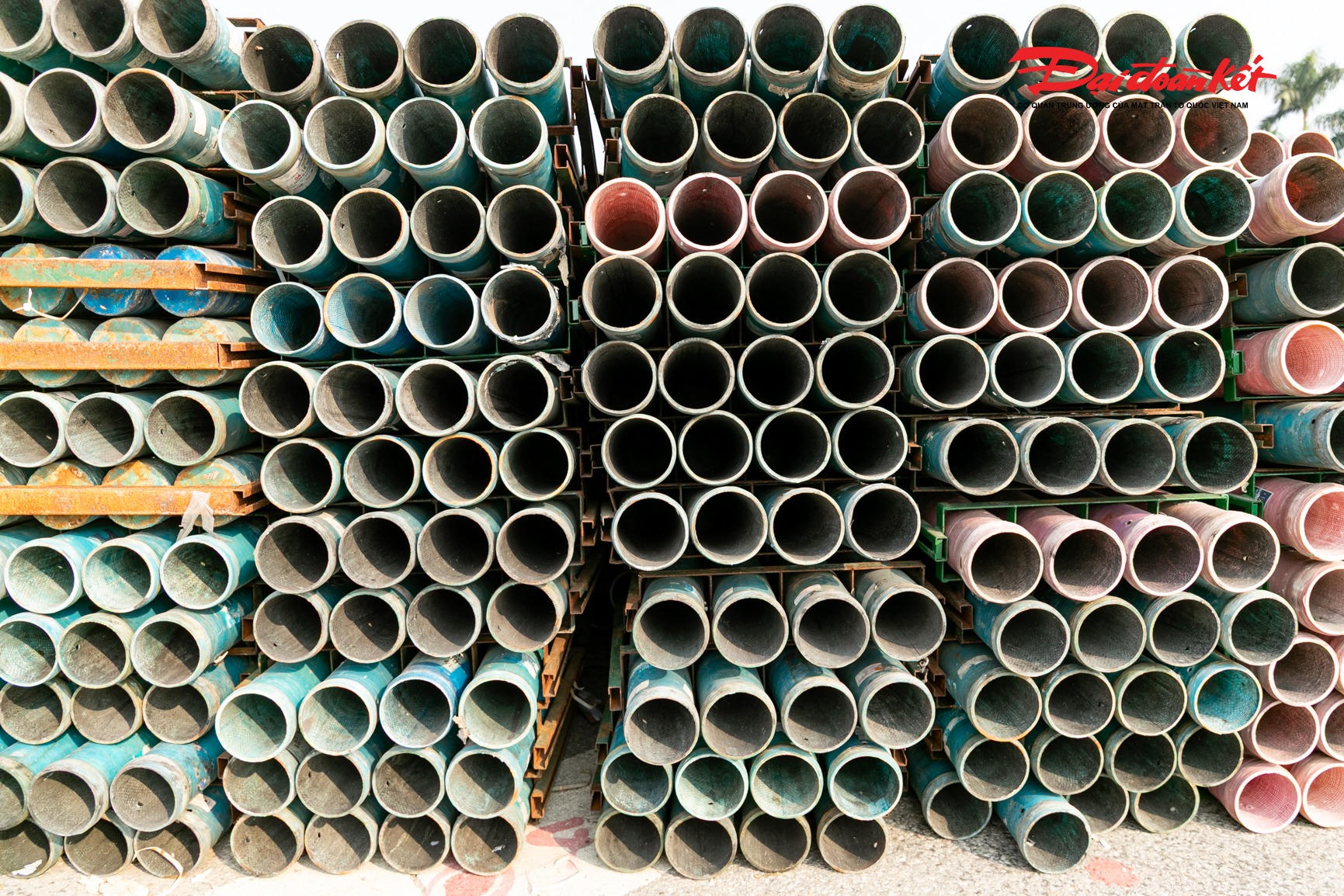 Theo phương án, tổng số pháo hoa sử dụng gồm 4.600 quả pháo hoa tầm cao, 950 giàn phun hoa các loại và 4.400 ống pháo hoa hỏa thuật.