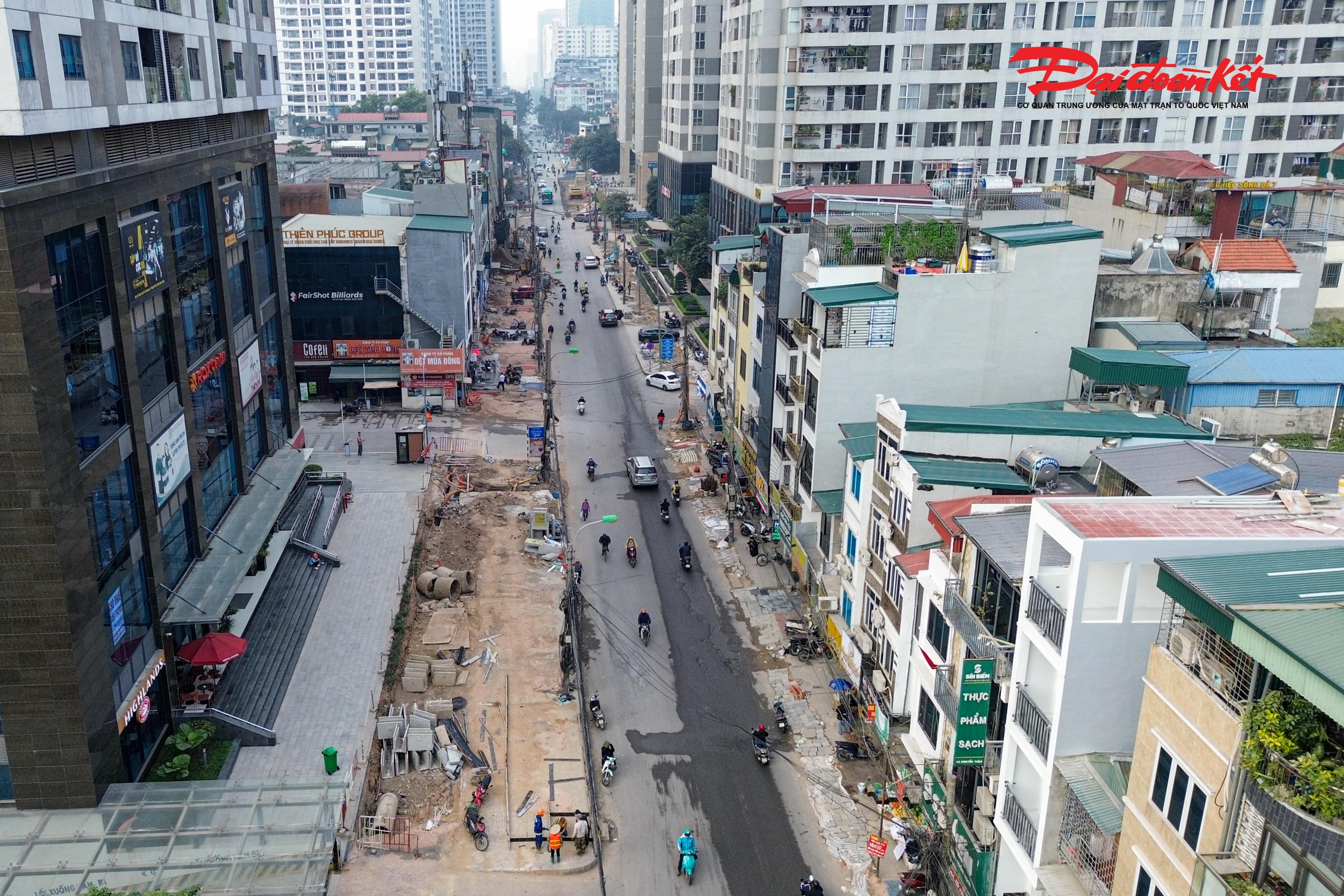 Trước đó, ngày 10/1, Chủ tịch UBND phường Thanh Xuân đã kiểm tra thực tế tiến độ Dự án cải tạo, mở rộng tuyến phố Nguyễn Tuân. Tại buổi kiểm tra, Chủ tịch UBND phường yêu cầu các đơn vị thi công và đơn vị liên quan huy động tối đa nhân lực, máy móc, tổ chức thi công khoa học, bảo đảm chất lượng, an toàn, vệ sinh môi trường. Đồng thời, các đơn vị cần đẩy nhanh tiến độ các hạng mục còn lại, phấn đấu hoàn thành và đưa công trình vào khai thác trước Tết Nguyên đán Bính Ngọ 2026, đáp ứng nhu cầu đi lại của người dân, góp phần phát triển kinh tế – xã hội và chỉnh trang đô thị trên địa bàn.. 