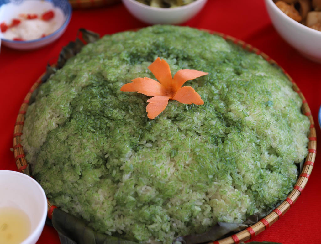 Không thể thiếu xôi nếp lá gừng trong mâm cỗ cúng lễ mừng cơm mới.. 