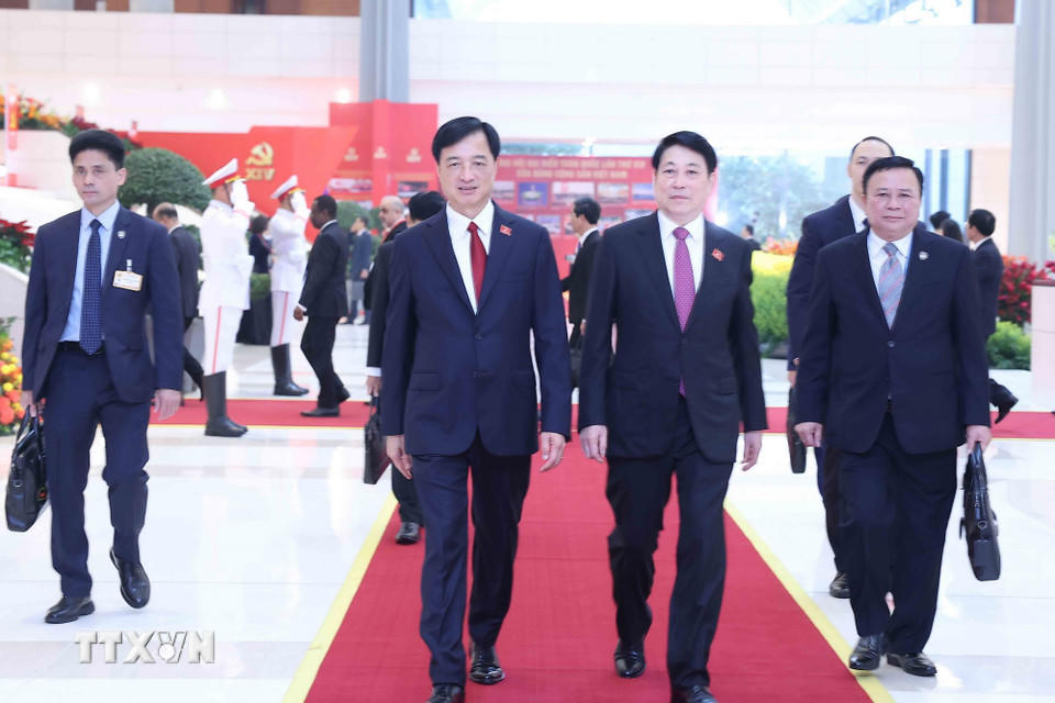 Chủ tịch nước Lương Cường và Bí thư Thành ủy Hà Nội Nguyễn Duy Ngọc đến dự khai mạc Đại hội. (Ảnh: TTXVN)