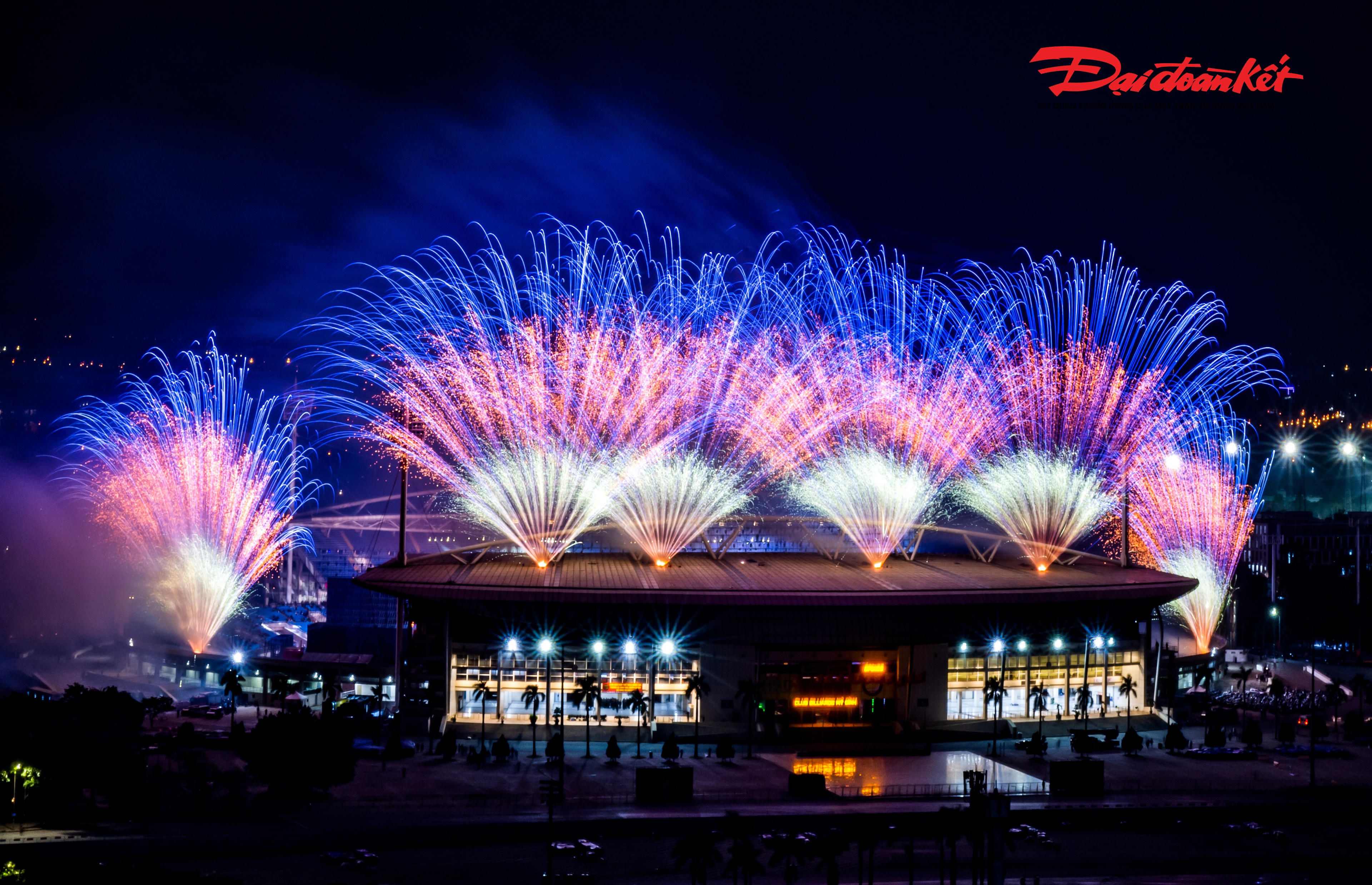 Để chuẩn bị kỹ lưỡng cho màn trình diễn pháo hoa nghệ thuật tầm cao kéo dài 15 phút diễn ra ngay sau sự kiện bế mạc Đại hội Đảng XIV, Tập đoàn Sun Group phối hợp cùng Bộ Tư lệnh Thủ đô và Công ty TNHH một thành viên Hoá chất 21, tiếp tục tổ chức bắn thử nghiệm 300 quả pháo tầm cao và hệ thống hỏa thuật.