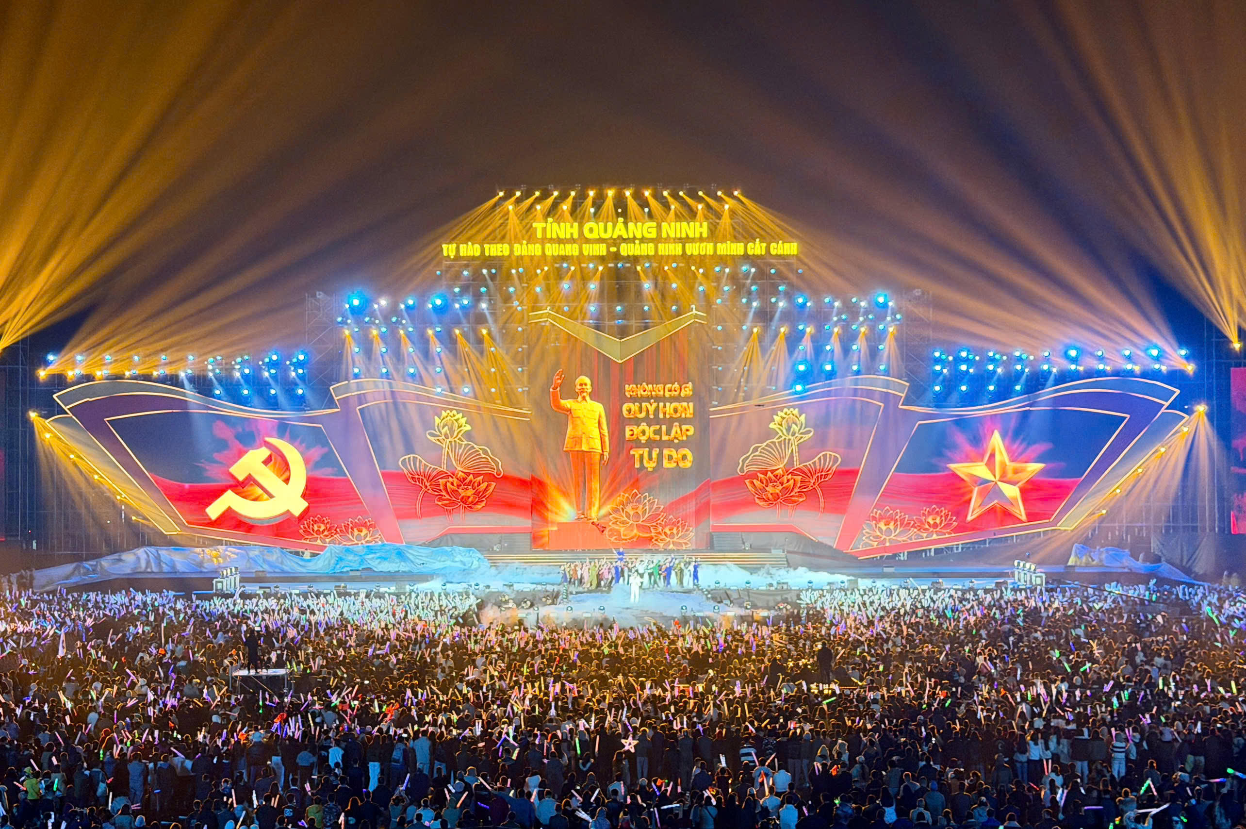 &nbsp;Thông qua ngôn ngữ âm nhạc, múa và hình ảnh sân khấu hiện đại, chương trình tôn vinh vai trò lãnh đạo của Đảng; khẳng định niềm tin son sắt của nhân dân với con đường Đảng đã lựa chọn; đồng thời lan tỏa tinh thần đổi mới, sáng tạo, hội nhập – những giá trị làm nên diện mạo một Quảng Ninh năng động, tiên phong, kiểu mẫu trong thời đại mới.