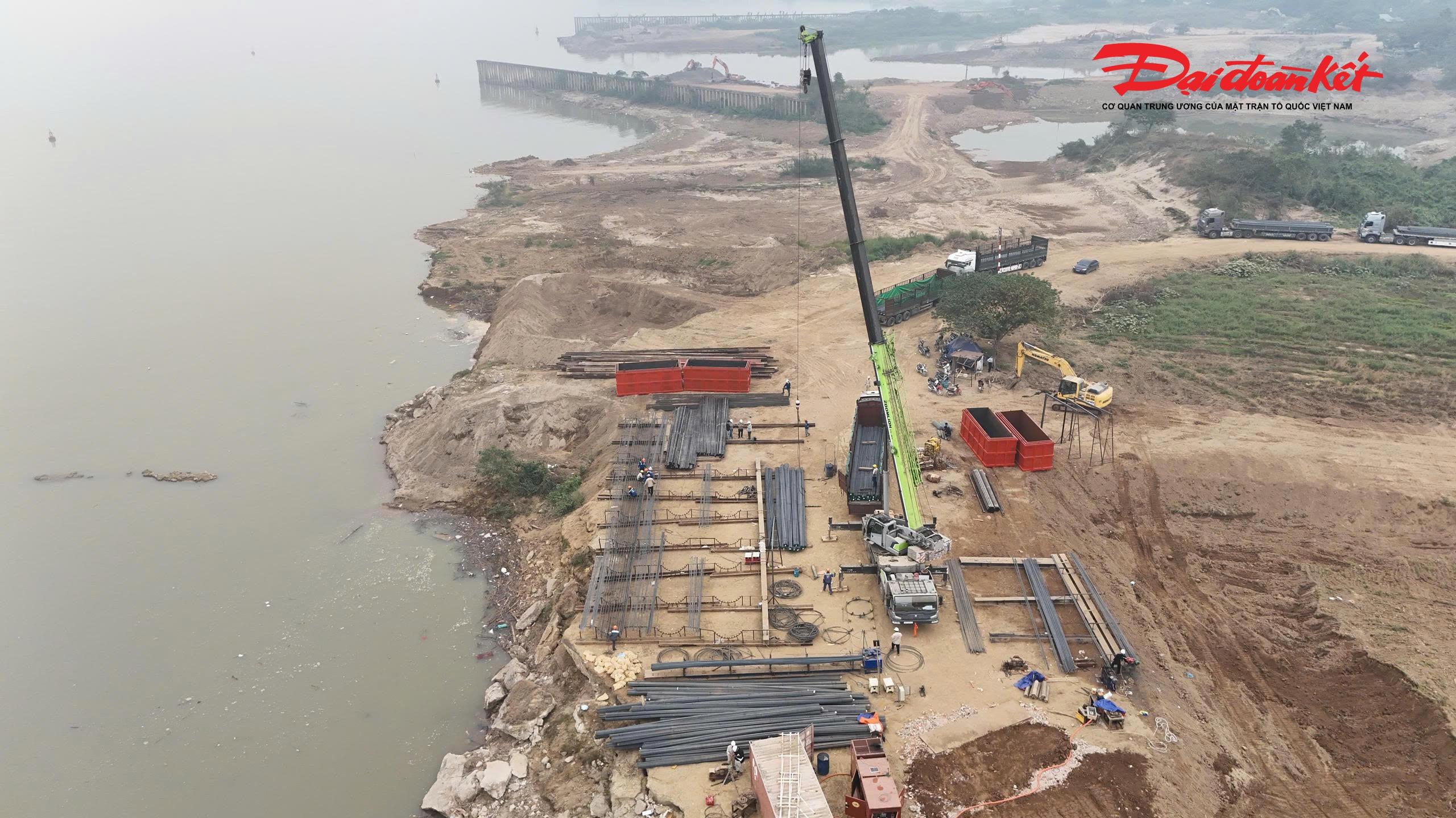 Với chiều dài cầu và đường dẫn hơn 5,2km, thiết kế với 8 làn xe (6 làn cơ giới và 2 làn thô sơ), bề rộng cầu chính 35m, cầu dẫn 31m. Đường dẫn phía Nam có mặt cắt ngang điển hình 60m, đường dẫn phía Bắc có mặt cắt ngang điển hình 50m.&nbsp;