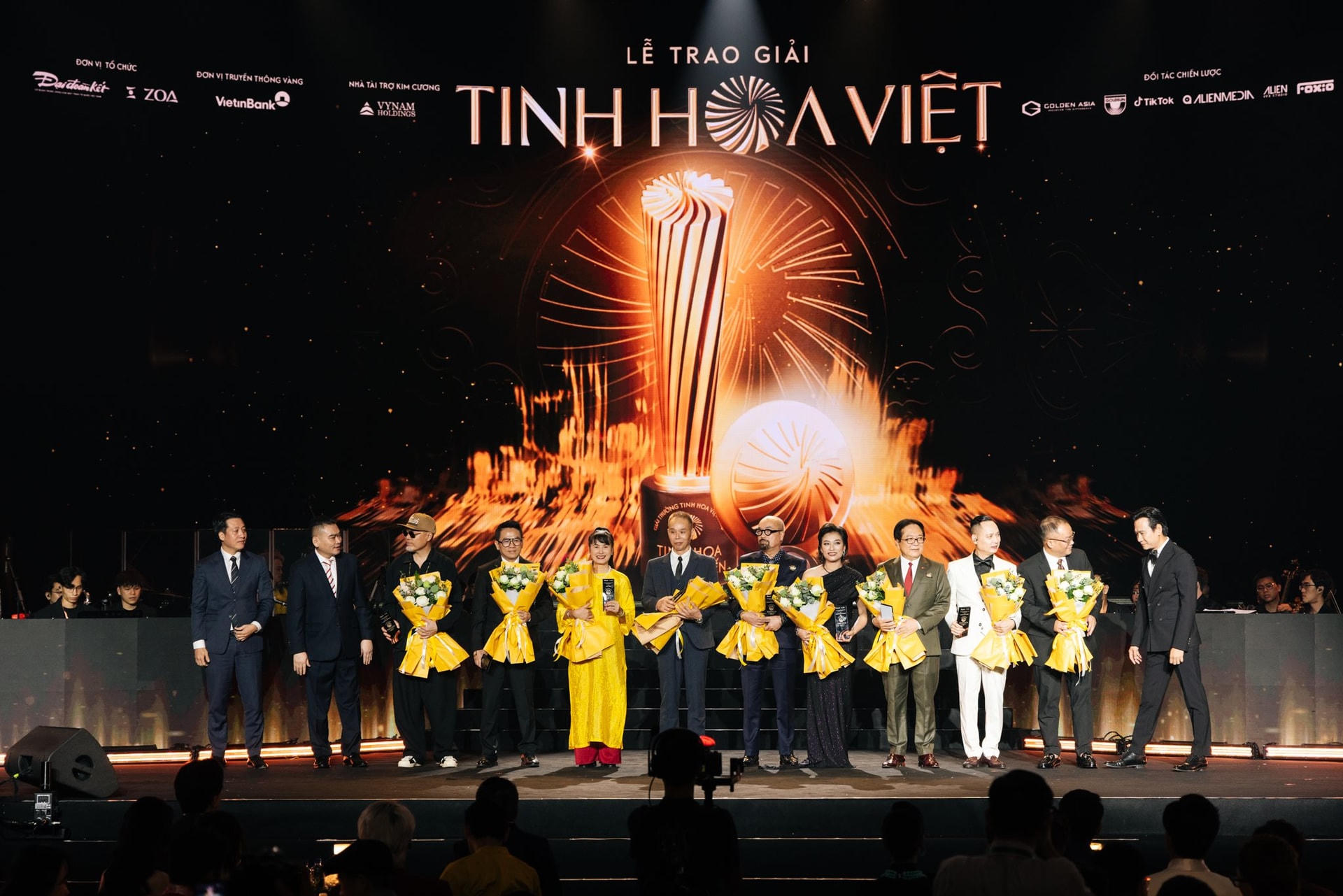 Tinh Hoa Việt ra đời trước hết là để tôn vinh và thể hiện sự trân quý đối với những con người, tác phẩm, và giá trị đã đóng góp cho văn hóa nghệ thuật và đời sống xã hội.