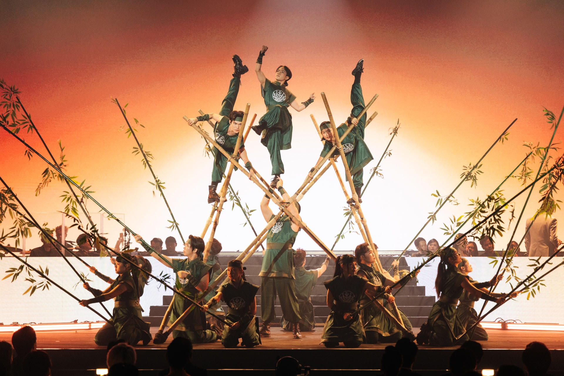 Chương trình văn hoá nghệ thuật mở màn Lễ trao giải thưởng Tinh Hoa Việt 2025 vào tối 26/1 tại Nhà thi đấu Nguyễn Du - TP Hồ Chí Minh. Ảnh: Q.Định.