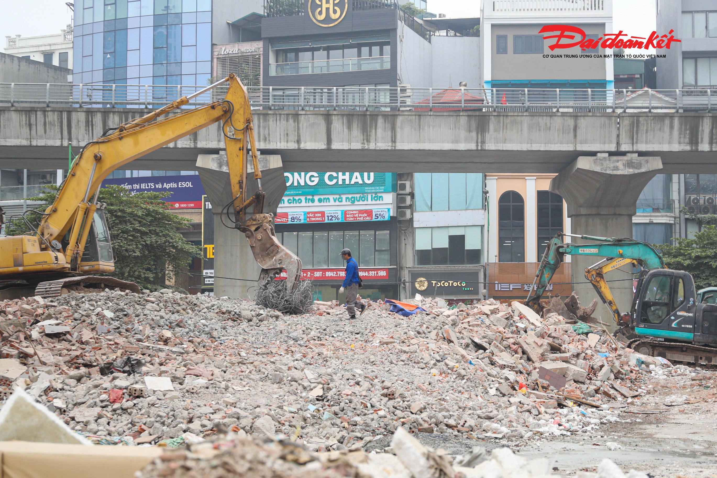 Với đoạn từ khu đô thị mới Dịch Vọng đến phố Dương Đình Nghệ, phường Cầu Giấy đã hoàn tất công tác di chuyển mộ; ban hành 104 thông báo thu hồi đất và công khai theo đúng quy định. Đặt mục tiêu hoàn thành công tác điều tra, lập và phê duyệt phương án bồi thường, hỗ trợ trong quý I/2026.