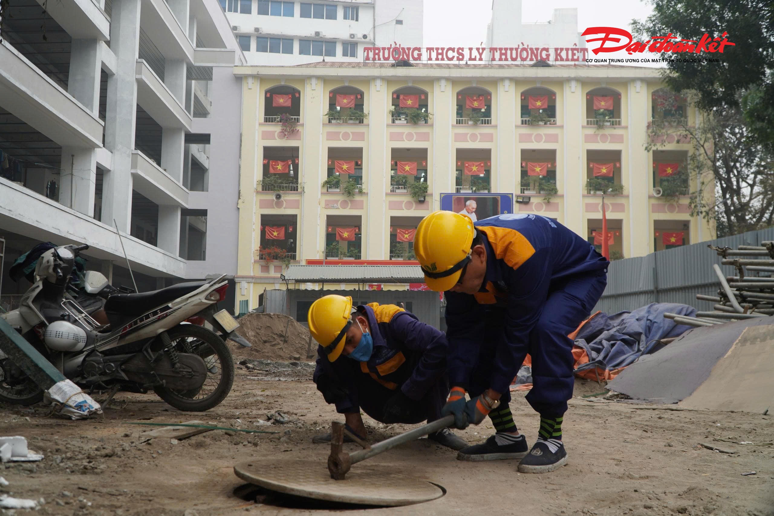 Được xây dựng từ năm 2020, hoàn thành vào năm 2021 và chính thức đưa vào vận hành từ năm 2022, hầm ngầm dưới sân Trường THCS Lý Thường Kiệt (Hà Nội).