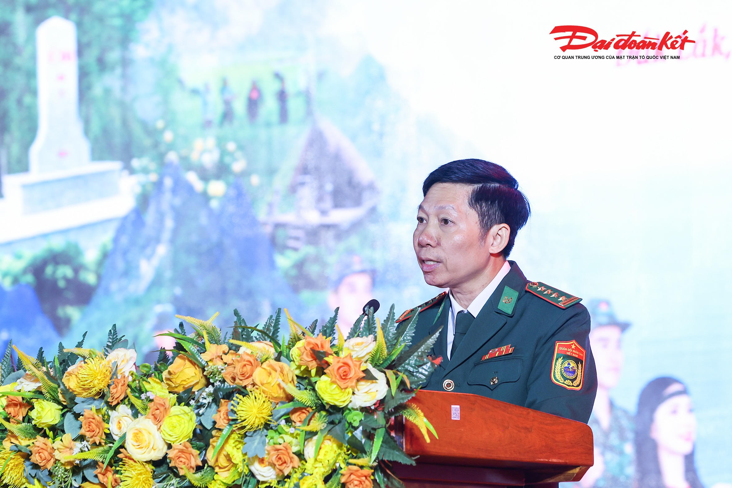 Đại tá Đỗ Quang Thấm - Phó Chính ủy Bộ CHQS tỉnh, kiêm Chính ủy Ban Chỉ huy BĐBP tỉnh Đắk Lắk phát biểu tại Chương trình. Ảnh: Quang Vinh.