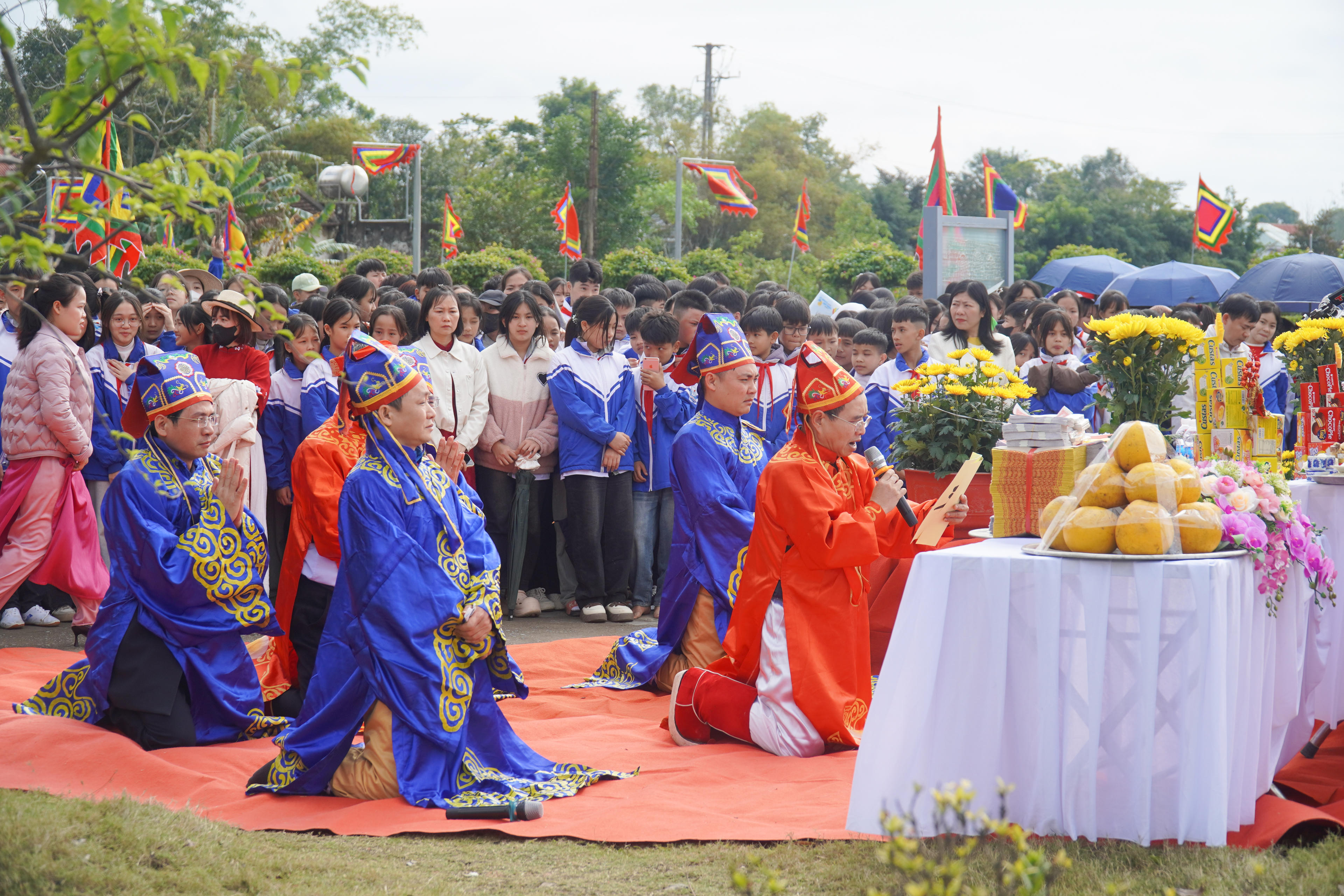 &nbsp;và cáo yết tại lễ thượng nêu. Ảnh: Đình Minh