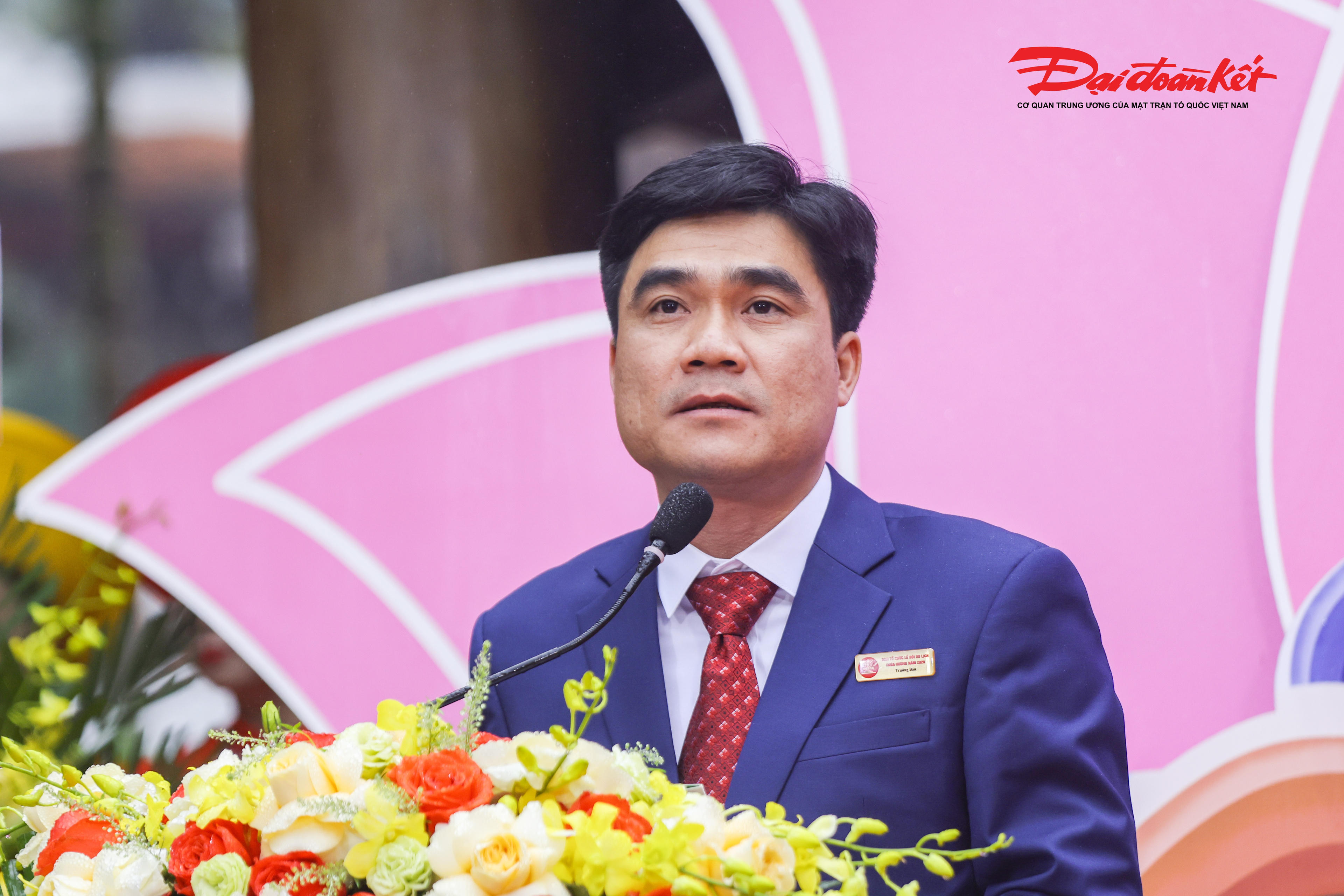 Ông Lê Văn Trang - Chủ tịch Ủy ban nhân dân (UBND) xã Hương Sơn, TP. Hà Nội phát biểu khai mạc&nbsp;Lễ hội Chùa Hương năm 2026. Ảnh: Quang Vinh.