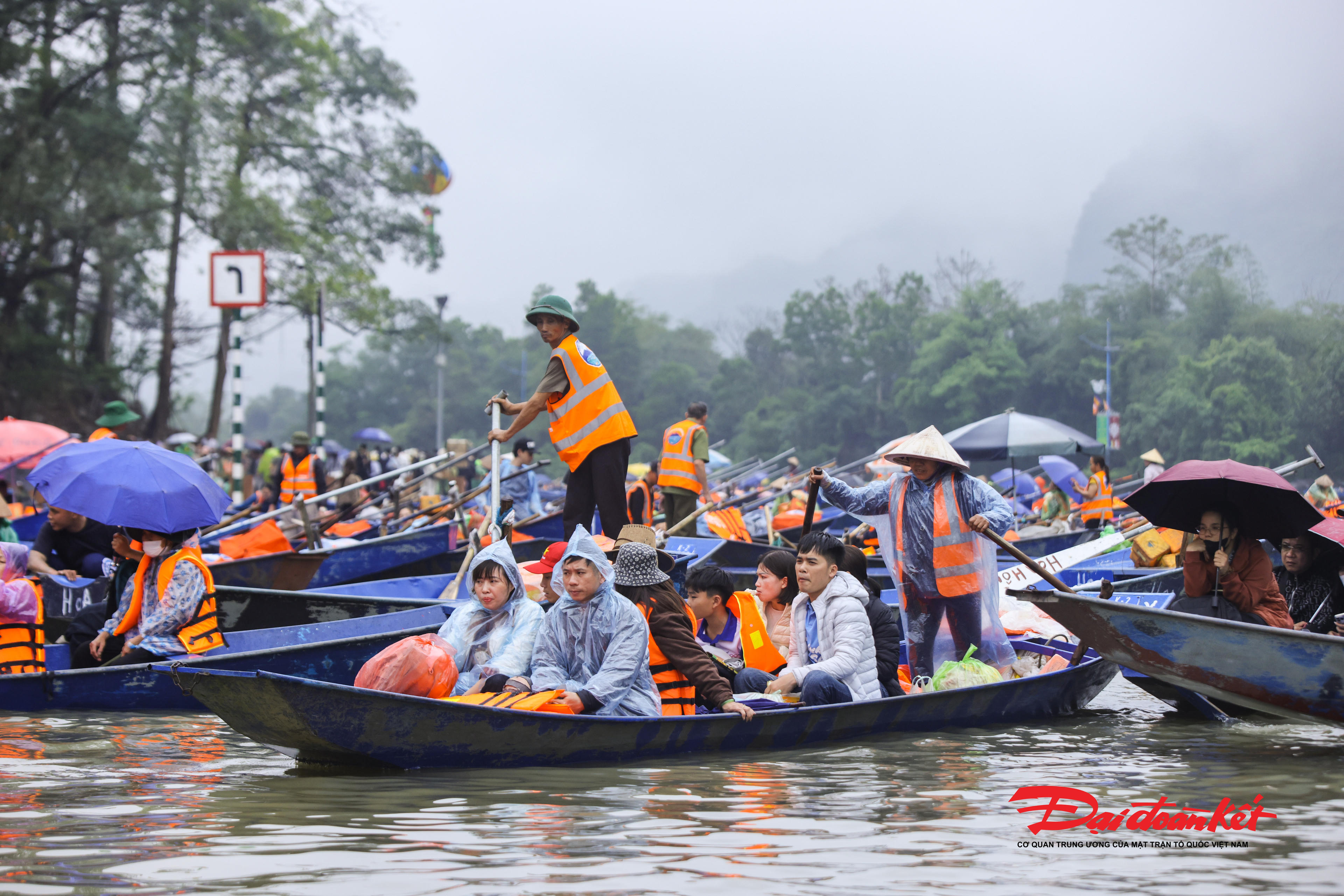 Dự kiến, mùa lễ hội du lịch Chùa Hương năm 2026 sẽ đón trên một triệu lượt khách tham quan, vãn cảnh. Ảnh: Quang Vinh.