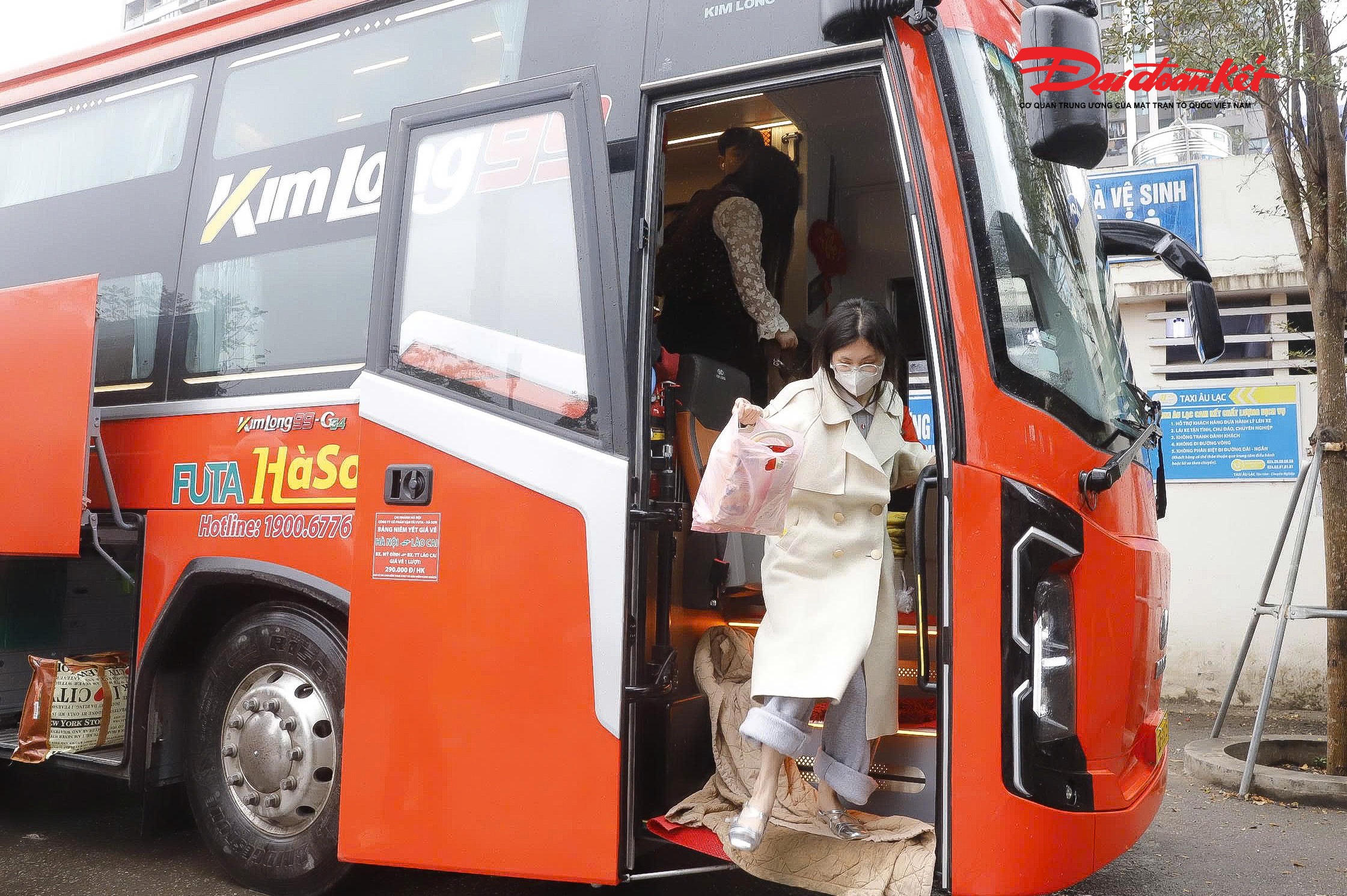 Các chuyến xe về bến hầu hết đều kín chỗ, gần như không còn ghế trống khi hành khách trở lại Hà Nội sau kỳ nghỉ Tết.