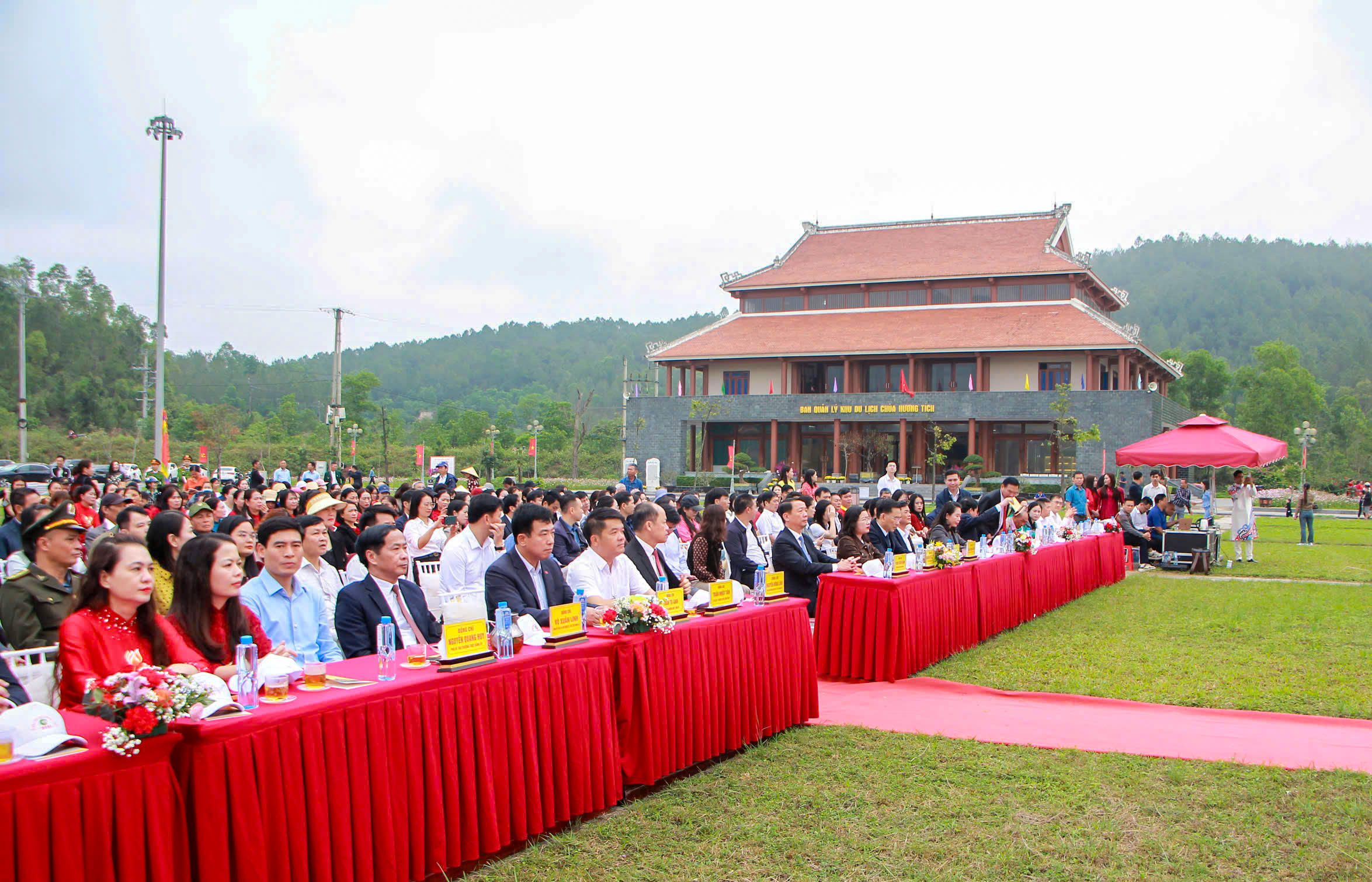 Các đại biểu tham dự.