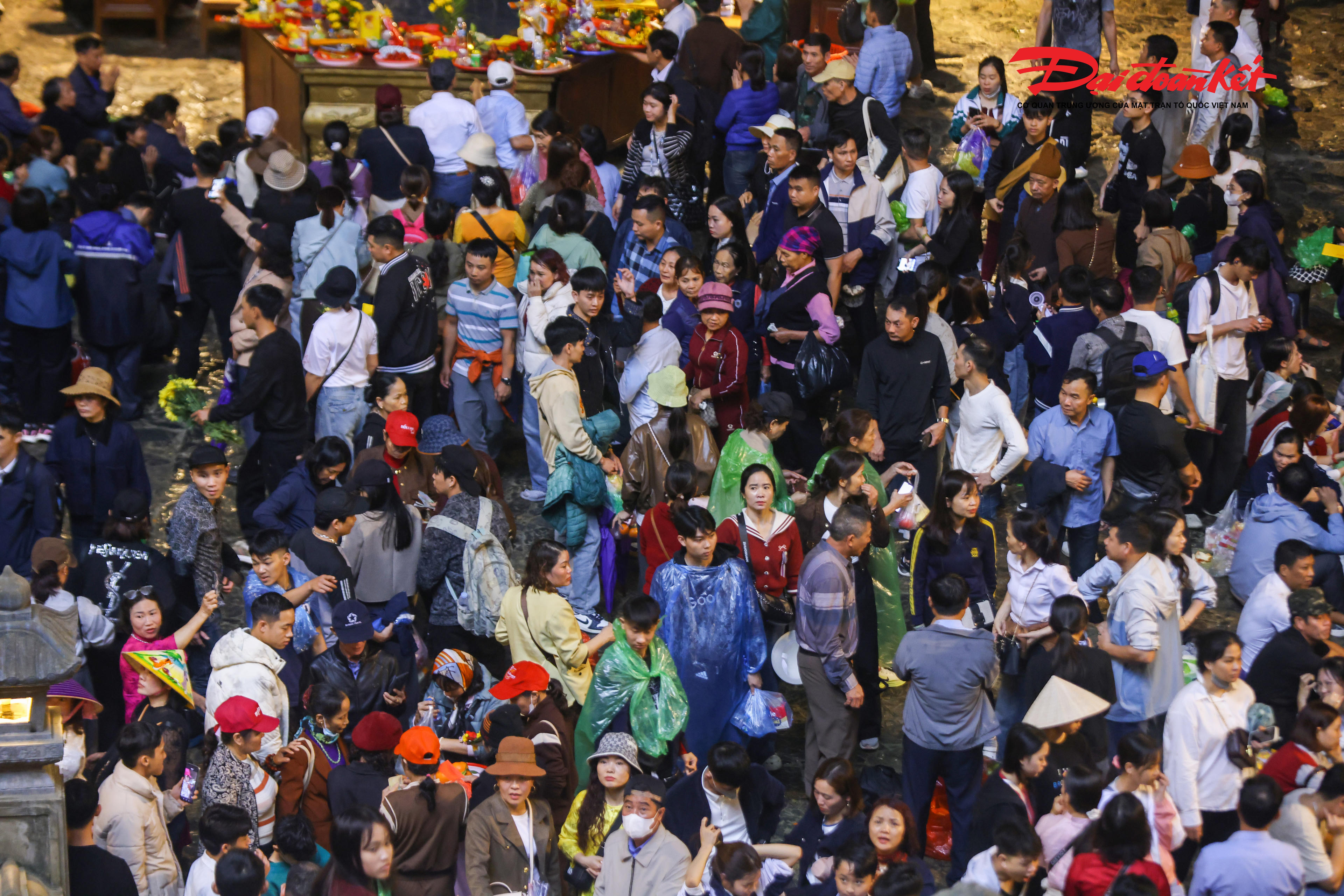 Lễ hội Chùa Hương 2026 không chỉ là mùa hành hương đầu năm, mà còn là dấu mốc khẳng định sự đổi mới, phát triển bền vững, đưa Chùa Hương trở thành điểm đến văn hóa – tâm linh – sinh thái tiêu biểu của Thủ đô và cả nước. Ảnh: Quang Vinh.. 