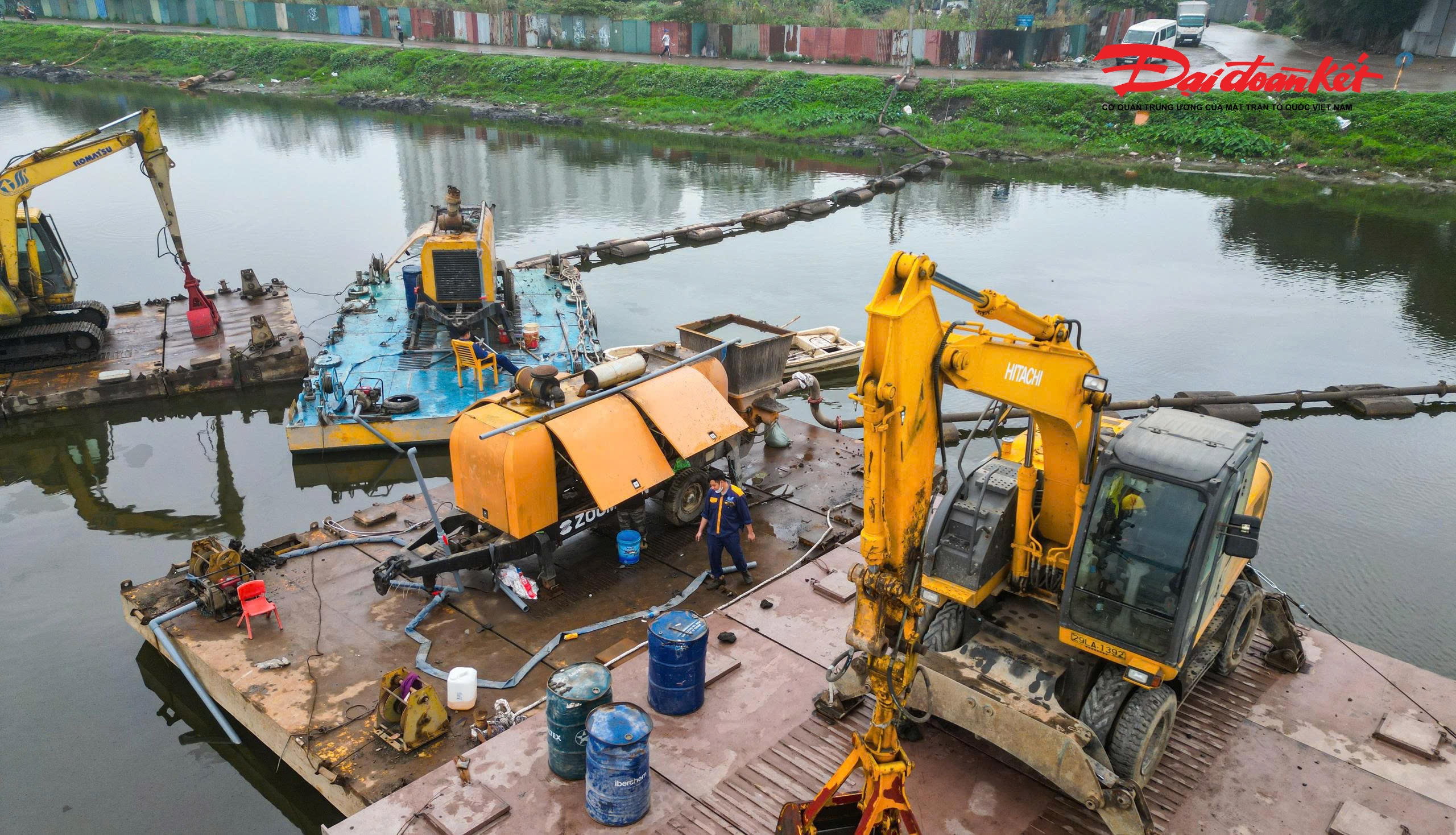 Công ty Thoát nước Hà Nội cho biết, đơn vị đang tổ chức thi công nạo vét đoạn hạ lưu sông Kim Ngưu nhằm cải thiện khả năng tiêu thoát nước, giảm ô nhiễm môi trường và bảo đảm mỹ quan đô thị.