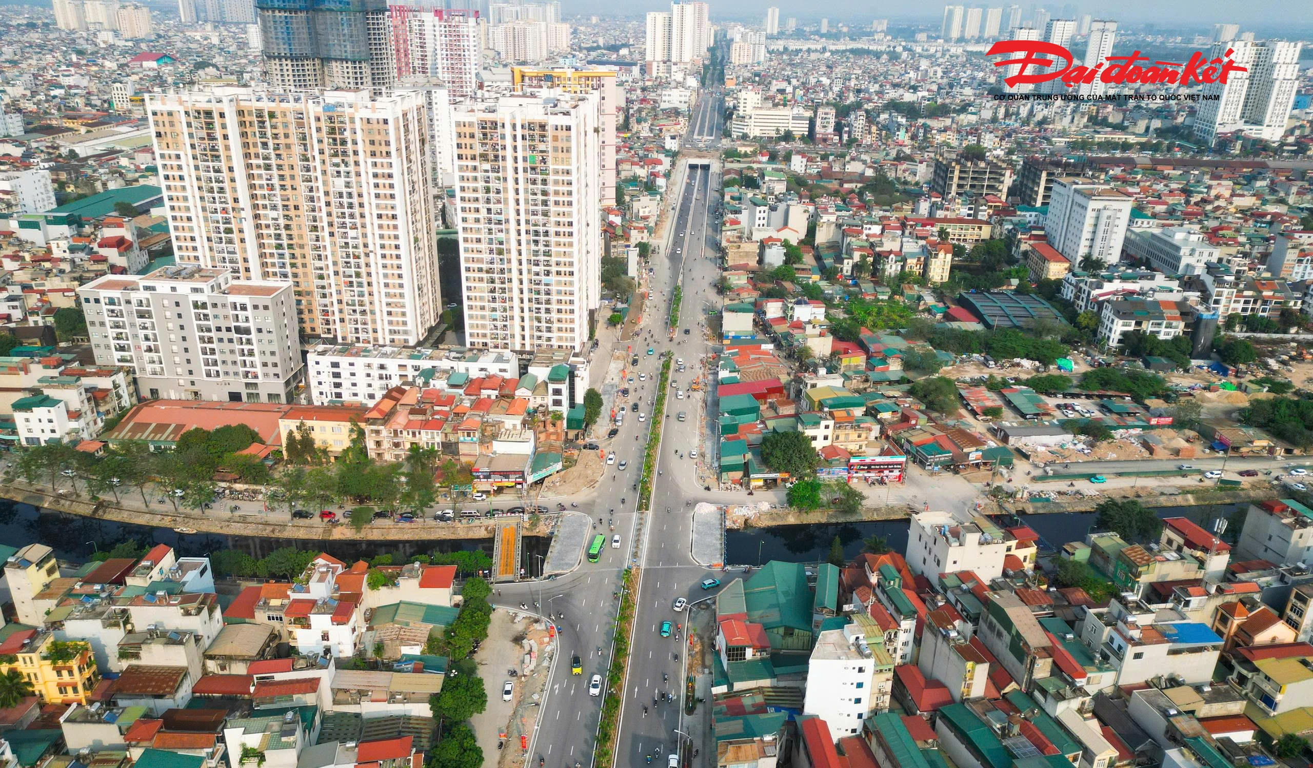 Dự án đường Vành đai 2,5 đoạn Đầm Hồng – Quốc lộ 1 (dài khoảng 2 km), trong đó có hạng mục cầu vượt sông Lừ, được phê duyệt và khởi công từ năm 2013, dự kiến hoàn thành sau 3 năm theo hình thức BT. Tuy nhiên, do vướng giải phóng mặt bằng và nhiều nguyên nhân kéo dài, dự án đình trệ nhiều năm và đến cuối năm 2025 mới được tái khởi động.