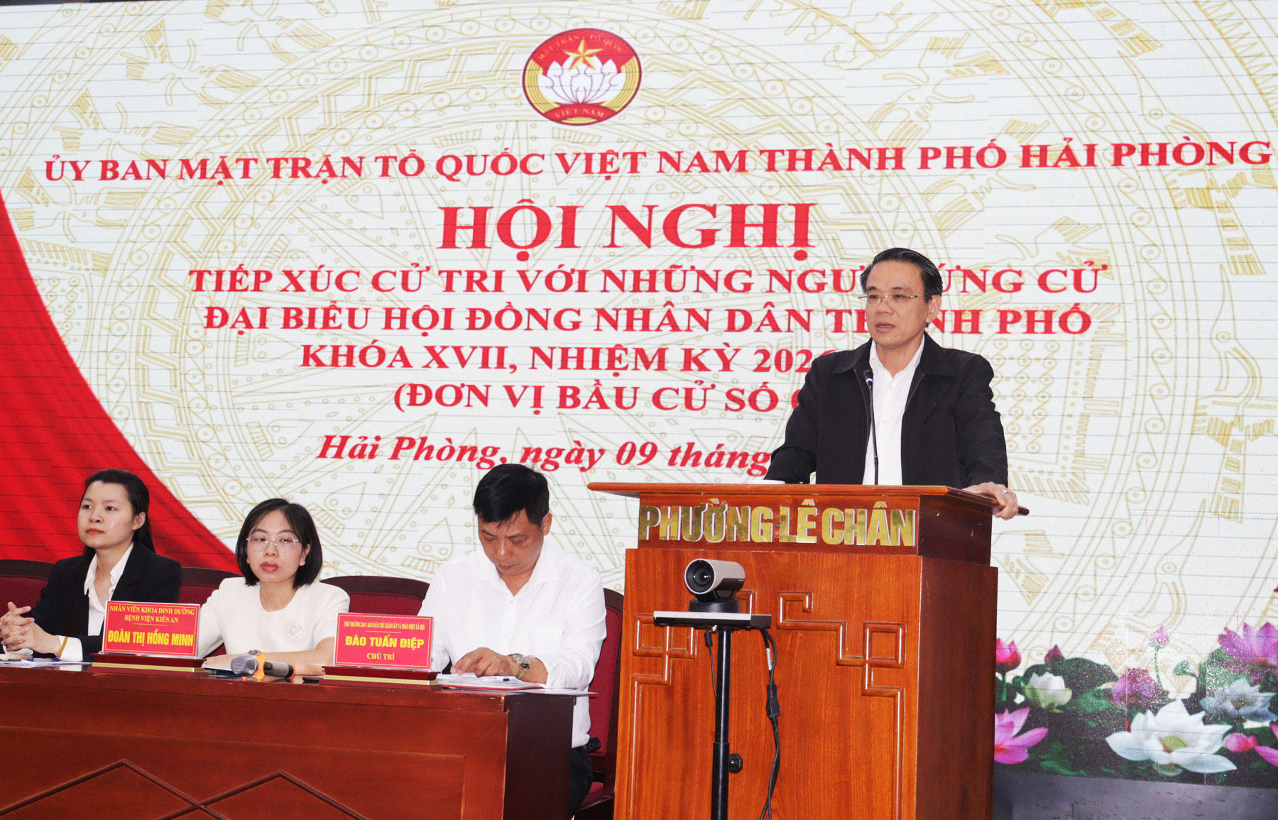 Ông Phạm Quốc Ka, Thành ủy viên, Trưởng Ban Pháp chế HĐND thành phố trình bày Chương trình hành động. Ảnh: HT.&nbsp;