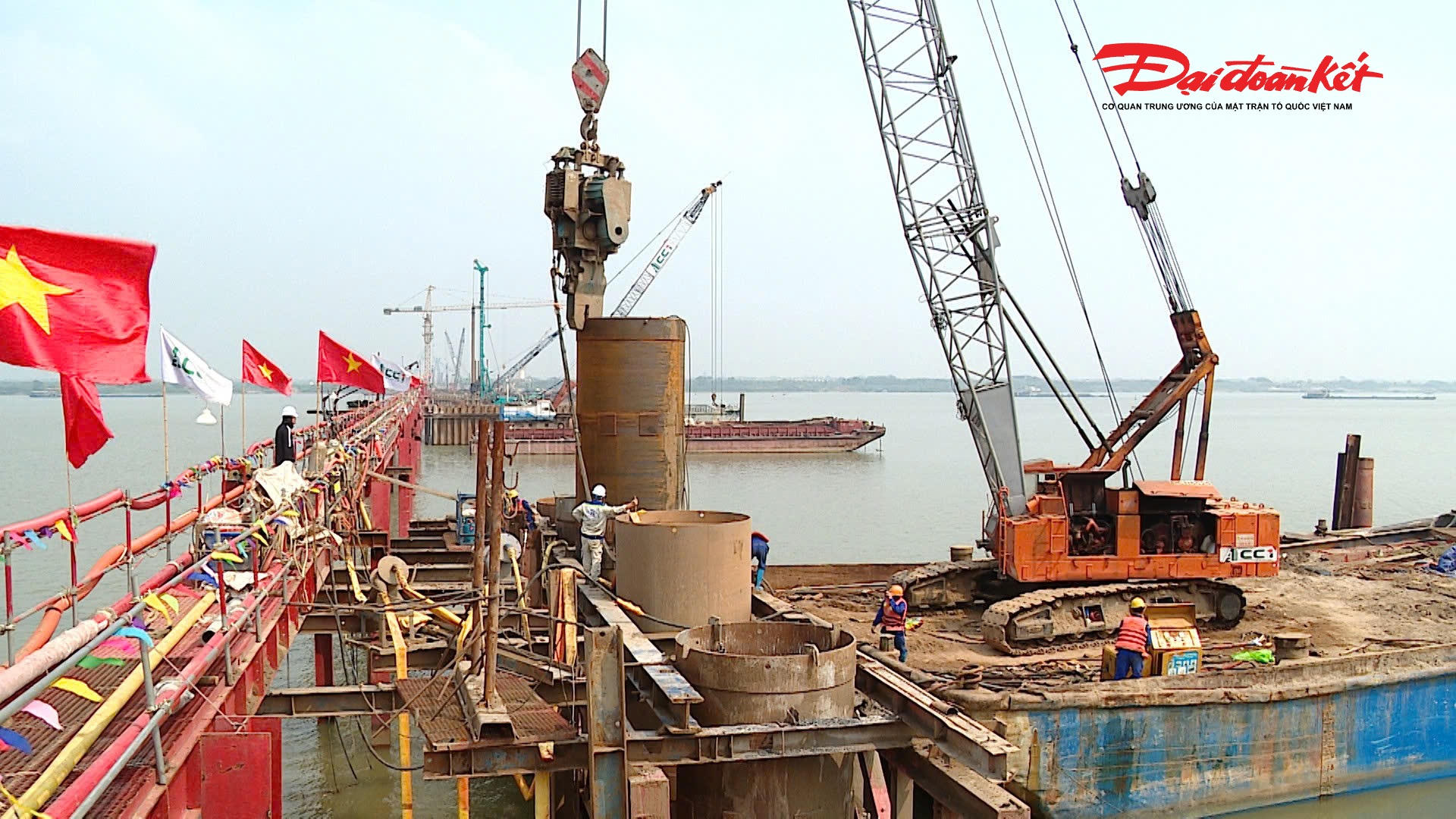 Theo ông Trần Đăng Khoa, đến nay toàn bộ mặt bằng công trình đã được bàn giao đầy đủ. Dự án đặt mục tiêu hoàn thành toàn bộ trụ cầu trong năm 2026 và hiện đang vượt tiến độ khoảng 5 tháng so với kế hoạch.