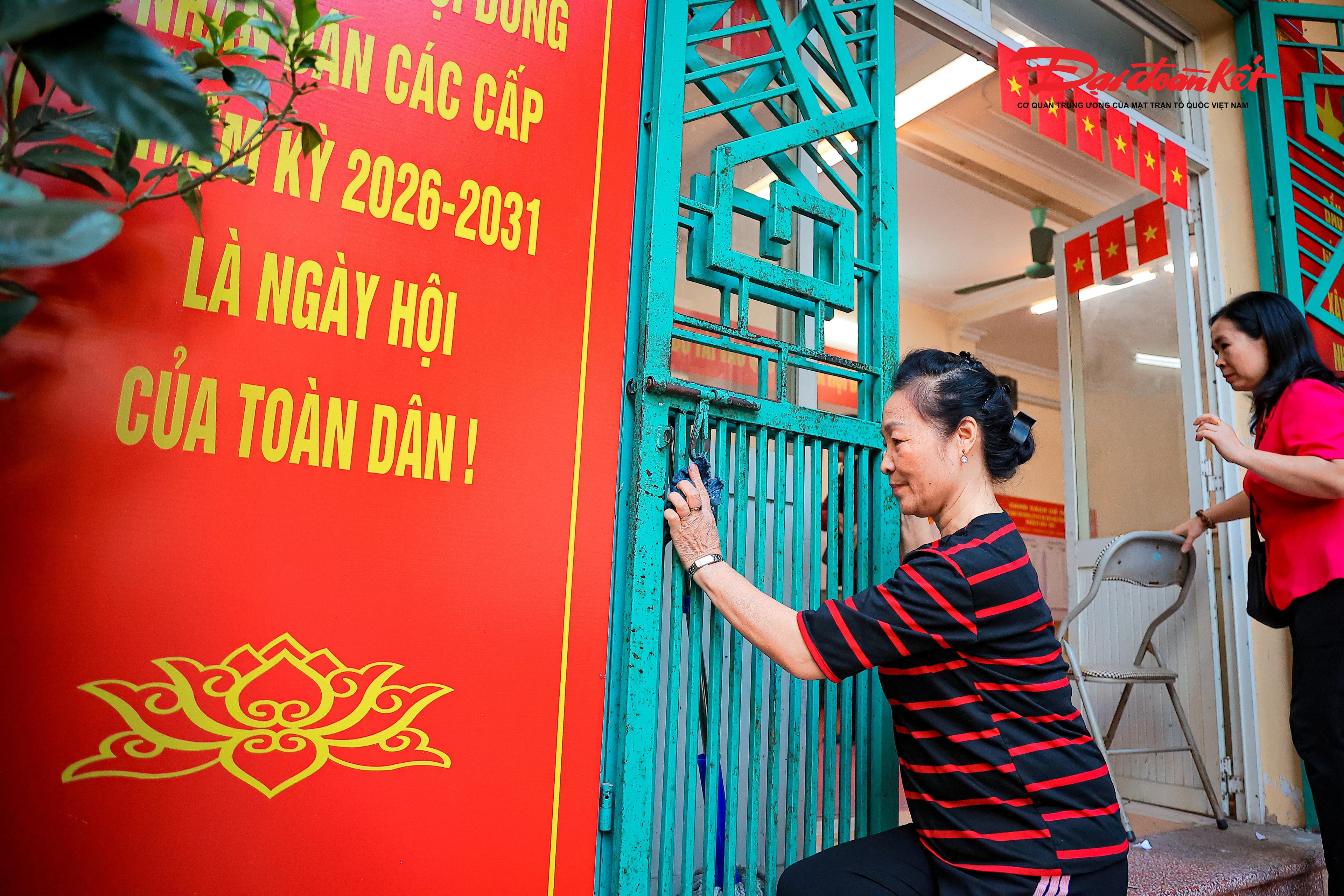 Nhiều khu dân cư đã phát động phong trào “Nhà sạch – ngõ đẹp”, chỉnh trang lại các tuyến ngõ, dọn dẹp vệ sinh môi trường, tạo cảnh quan khang trang, sạch đẹp để chào đón ngày hội lớn của toàn dân.