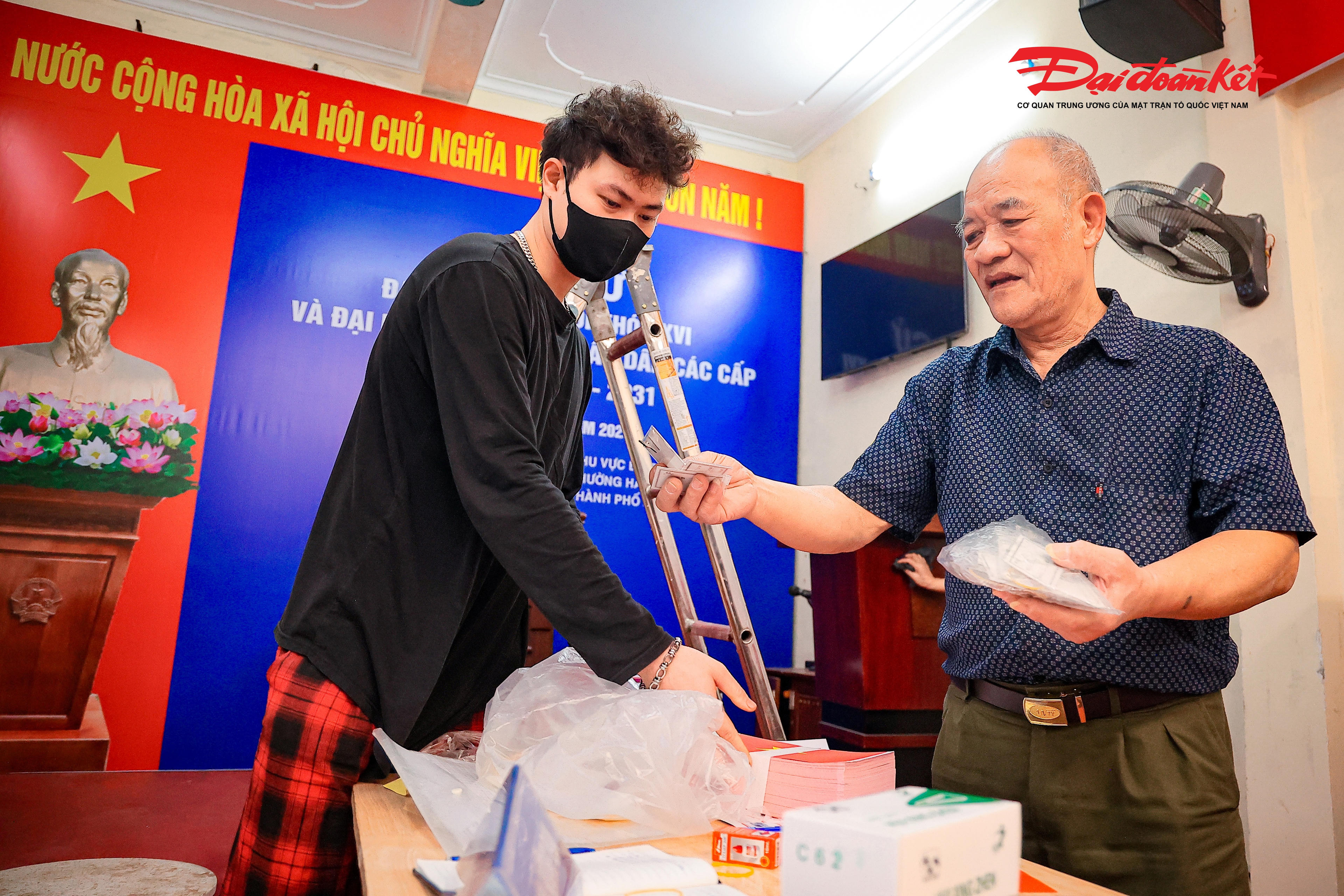 Tại các khu vực bỏ phiếu, công tác chuẩn bị cũng đang được gấp rút hoàn thiện.