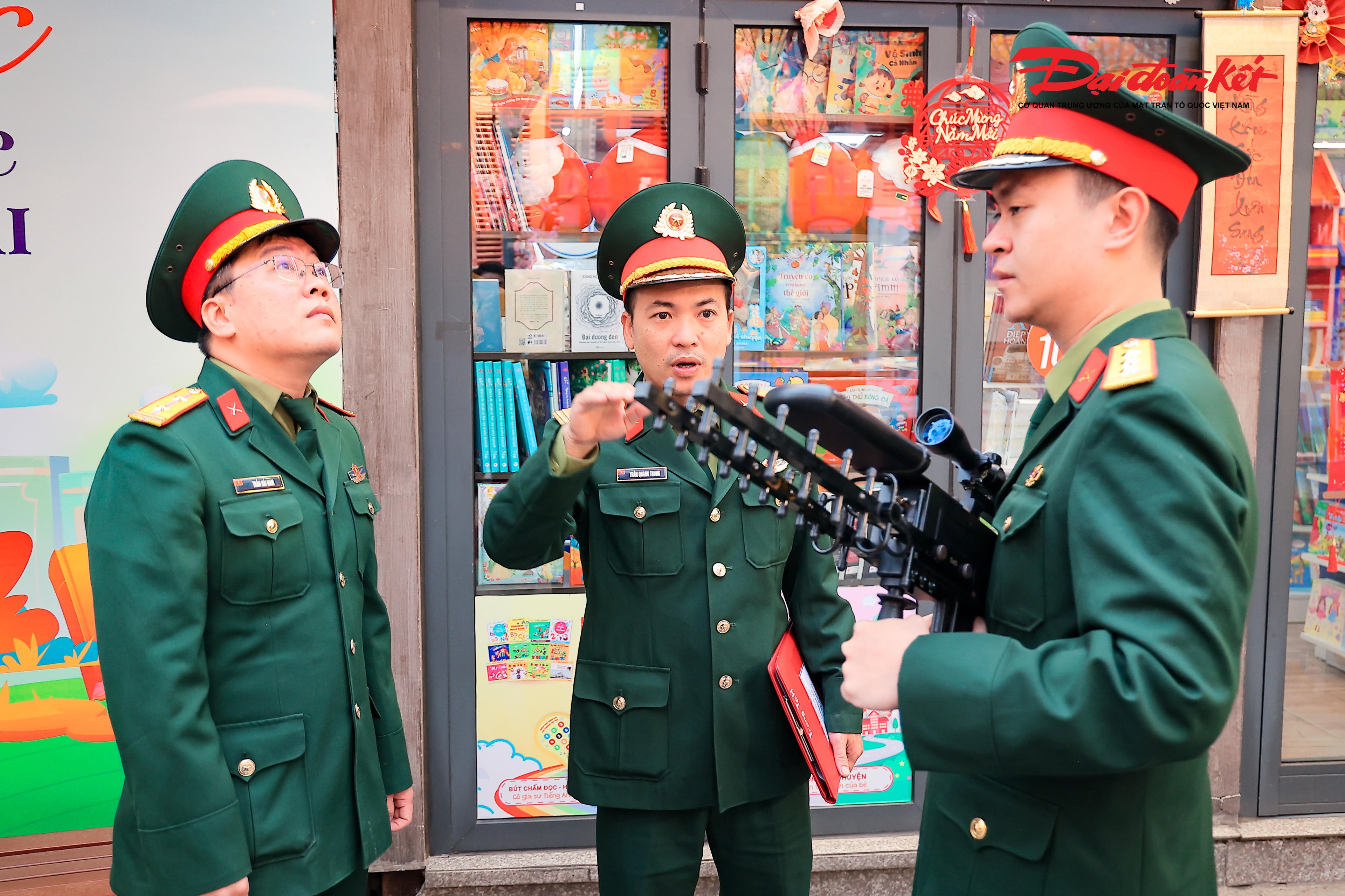 Thông tin tại buổi diễn tập, Thiếu tá Trịnh Văn Trường, Chính trị viên phó Ban Chỉ huy quân sự phường Cửa Nam cho biết, lực lượng quân sự phường đã triển khai kế hoạch theo chỉ đạo của Bộ Tư lệnh Thủ đô Hà Nội về sẵn sàng chiến đấu bảo vệ kỳ bầu cử.