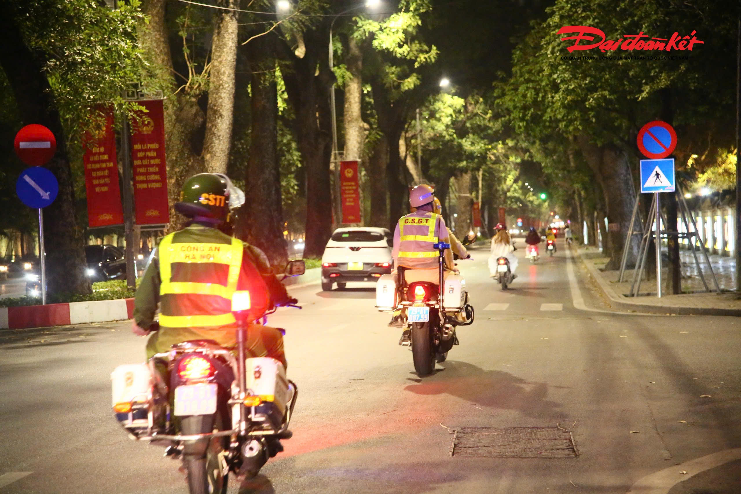 Với mục tiêu cao nhất là bảo đảm tuyệt đối an ninh, an toàn cho cuộc bầu cử, cán bộ, chiến sĩ Công an Hà Nội đã và đang nêu cao tinh thần trách nhiệm, kỷ luật, sẵn sàng hoàn thành tốt nhiệm vụ được giao, góp phần để ngày hội toàn dân diễn ra dân chủ, an toàn và đúng quy định của pháp luật.