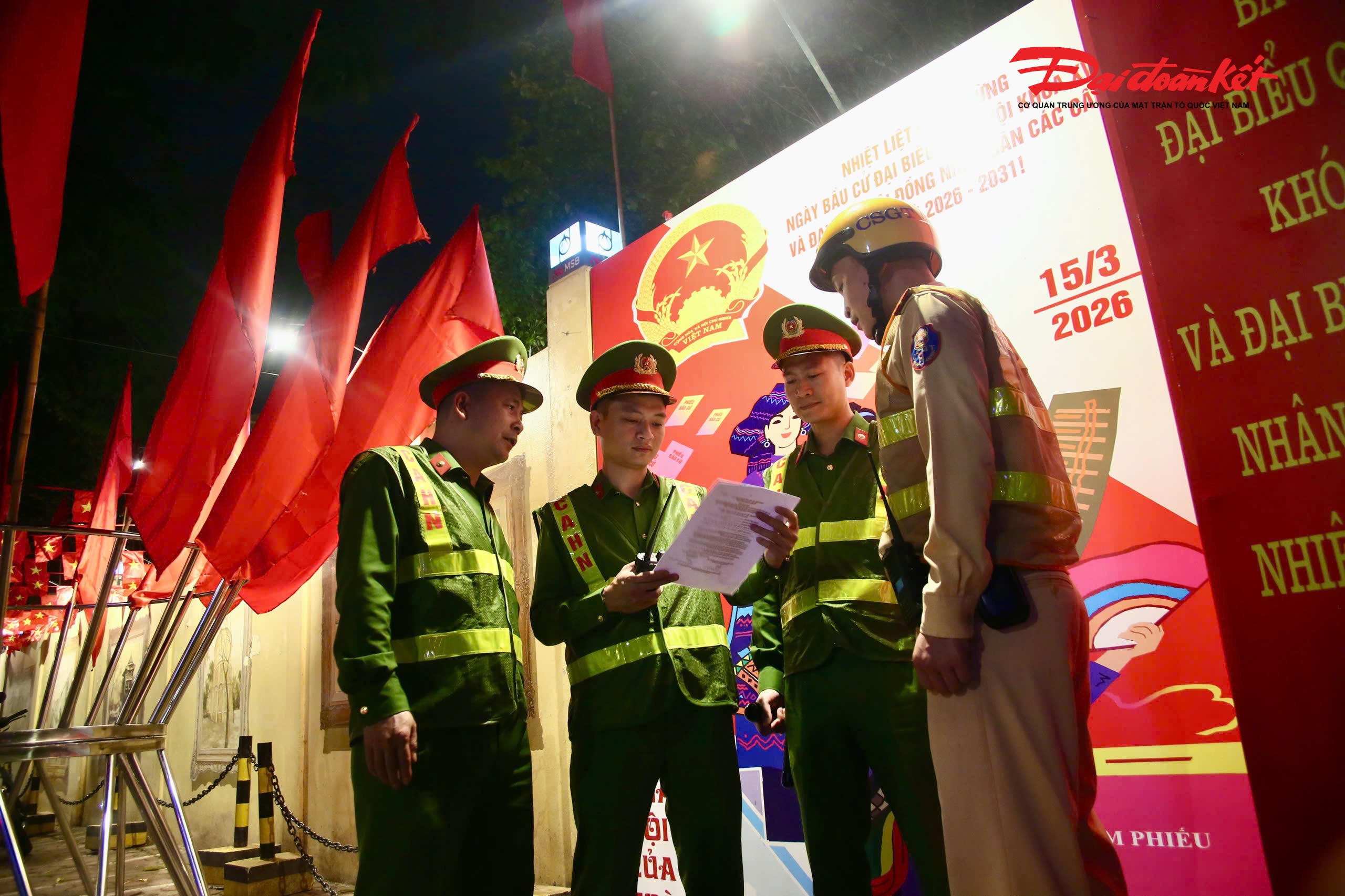 Thực hiện kế hoạch của Công an TP Hà Nội về bảo đảm an ninh, trật tự phục vụ cuộc bầu cử đại biểu Quốc hội khóa XVI và đại biểu Hội đồng nhân dân các cấp nhiệm kỳ 2026–2031, tối 14/3/2026, Đội Cảnh sát giao thông đường bộ số 2 (Phòng CSGT) đã phối hợp với Công an phường Ba Đình triển khai lực lượng tuần tra, kiểm soát ban đêm trên địa bàn, chủ động phòng ngừa, phát hiện và xử lý kịp thời các hành vi vi phạm pháp luật.