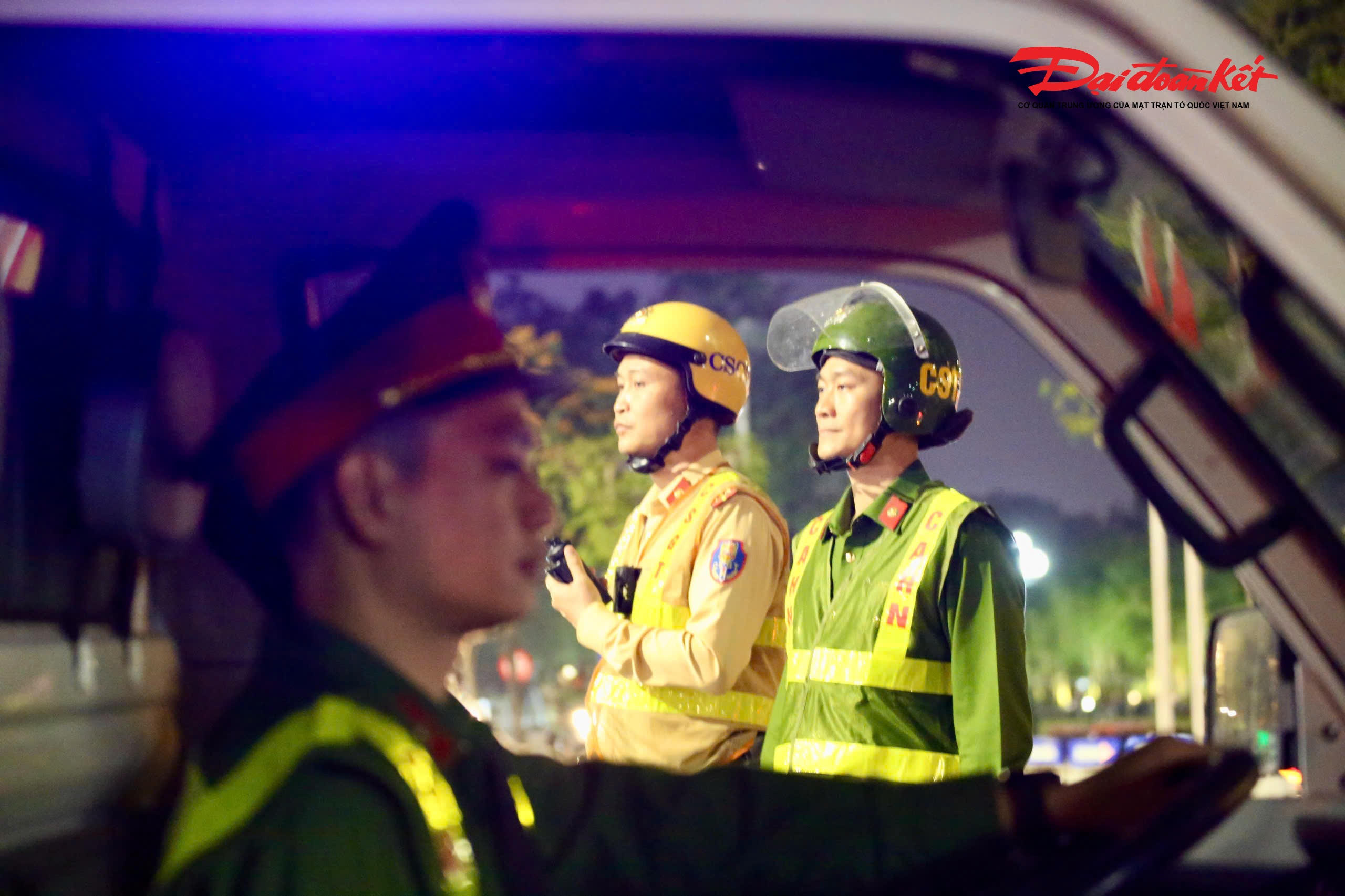 Lực lượng chức năng tuần tra trên các tuyến đường trọng điểm, khu vực liên quan đến công tác bầu cử nhằm bảo đảm an ninh, trật tự.