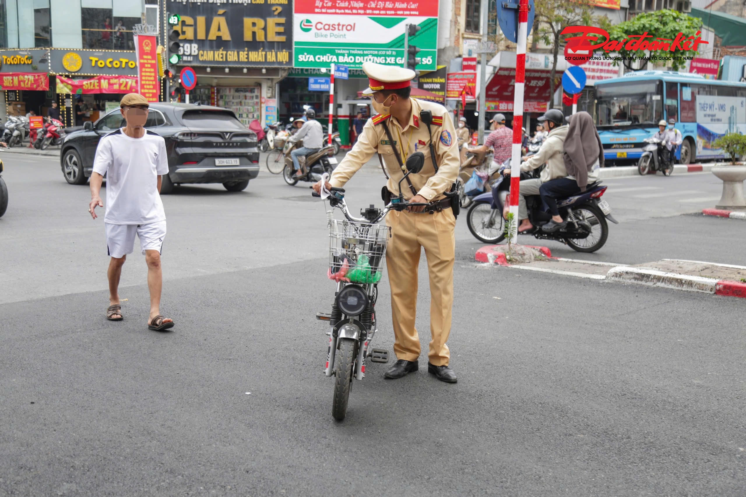 Lực lượng chức năng khuyến cáo, người dân tuyệt đối không điều khiển phương tiện sau khi đã uống rượu, bia, kể cả xe đạp hay xe đạp điện. Thay vào đó, nên chủ động lựa chọn phương tiện công cộng hoặc nhờ người thân đưa về để đảm bảo an toàn cho bản thân và cộng đồng.