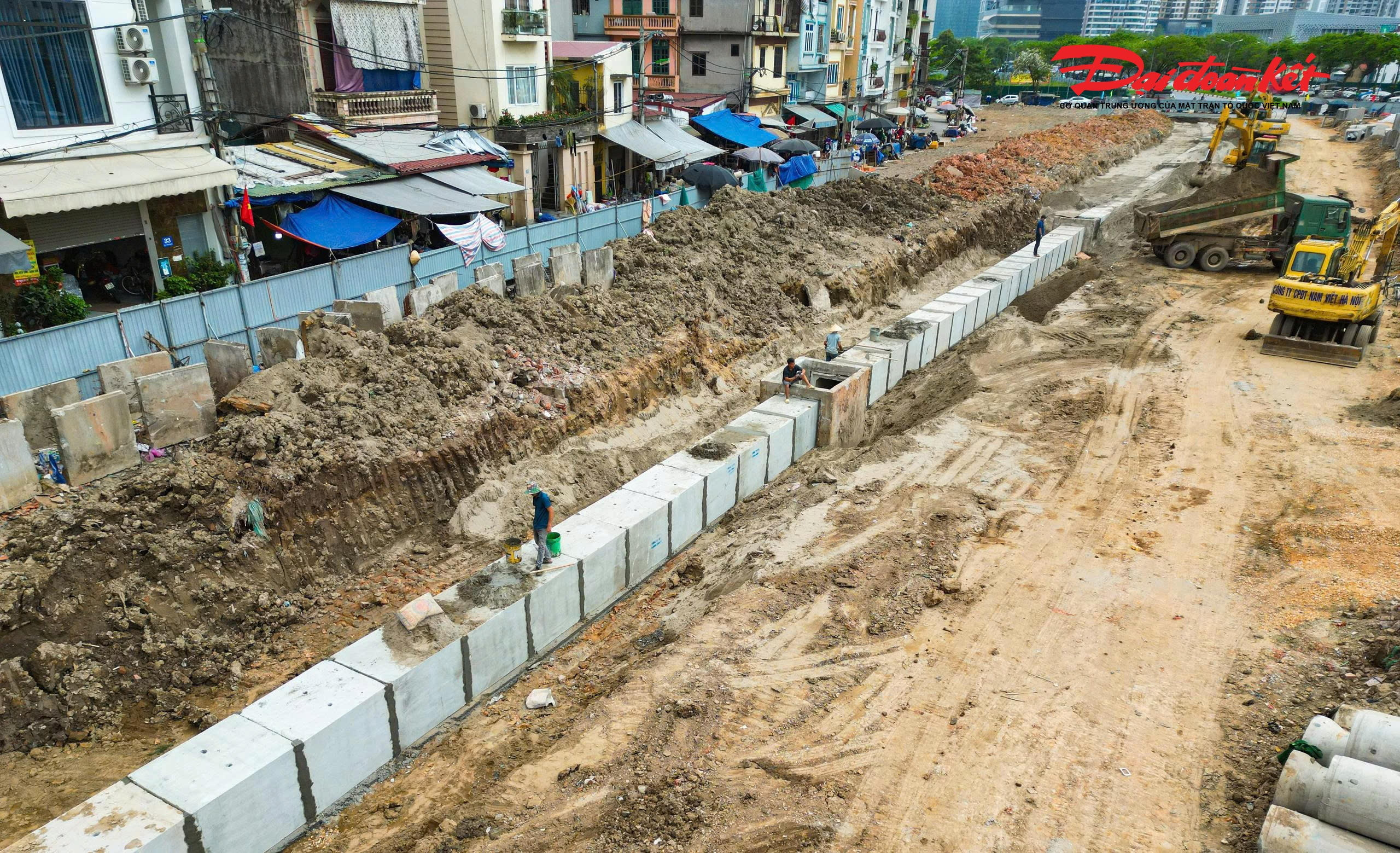 Theo thiết kế, tuyến đường có chiều dài 582,04 m, mặt cắt ngang 50 m, bao gồm đầy đủ các hạng mục như nền, mặt đường, hệ thống thoát nước, cấp nước, hào kỹ thuật, chiếu sáng, hè vỉa, cây xanh và tổ chức giao thông.