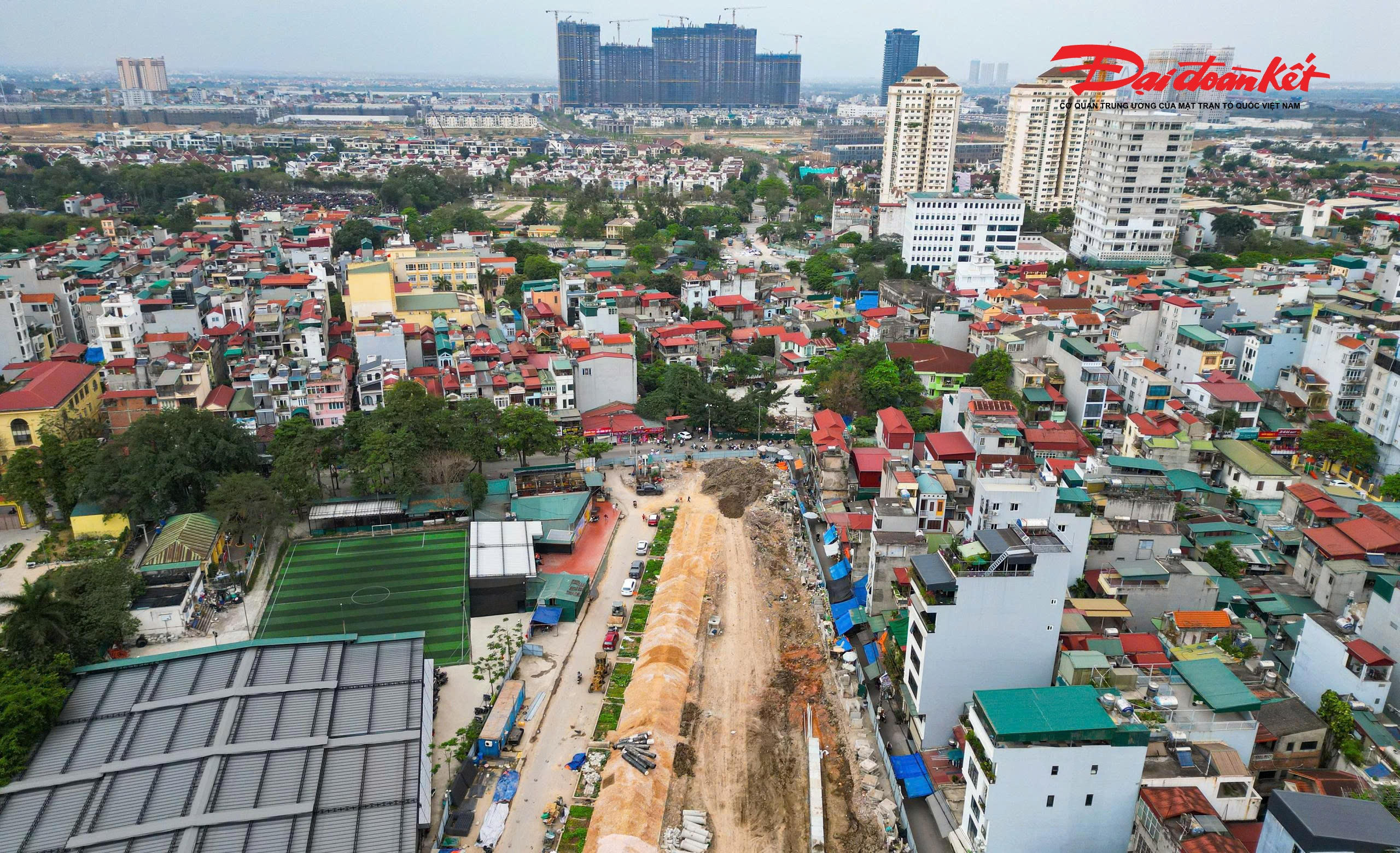 Công tác giải phóng mặt bằng được chính quyền địa phương đặc biệt chú trọng. Tại buổi đối thoại với người dân ngày 17/1, ông Nguyễn Thường Sơn, Chủ tịch UBND phường Xuân Đỉnh khẳng định:&nbsp;"Tuyến đường số 5 vào Trung tâm khu đô thị mới Tây Hồ Tây (đường Vành đai 2,5) là dự án trọng điểm. Do đó, công tác thu hồi đất, bồi thường, hỗ trợ giải phóng mặt bằng được phường đặc biệt chú trọng, bảo đảm đúng quy định và quyền lợi chính đáng của người dân".